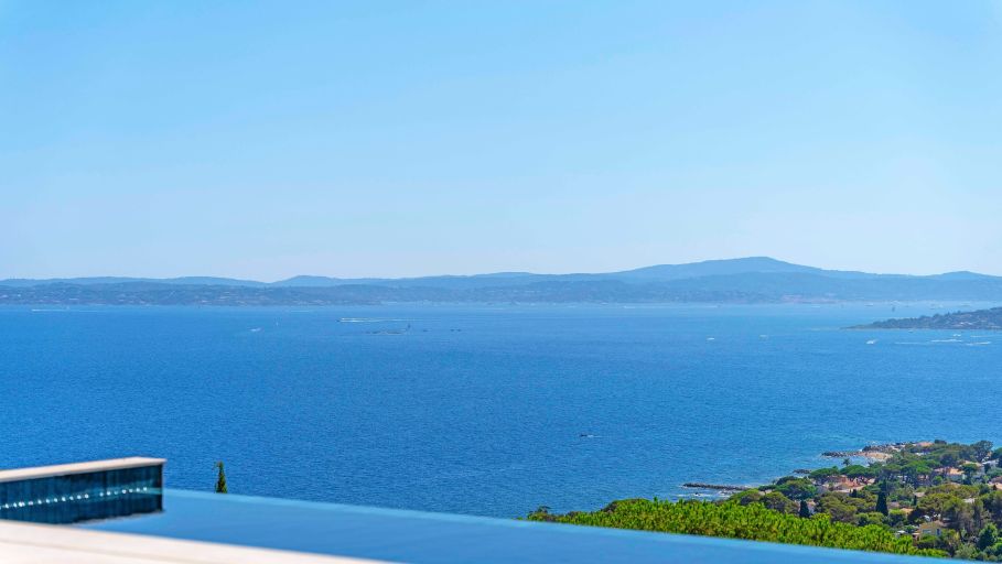 villa de luxe 6 Pièces en vente sur LES ISSAMBRES (83380)