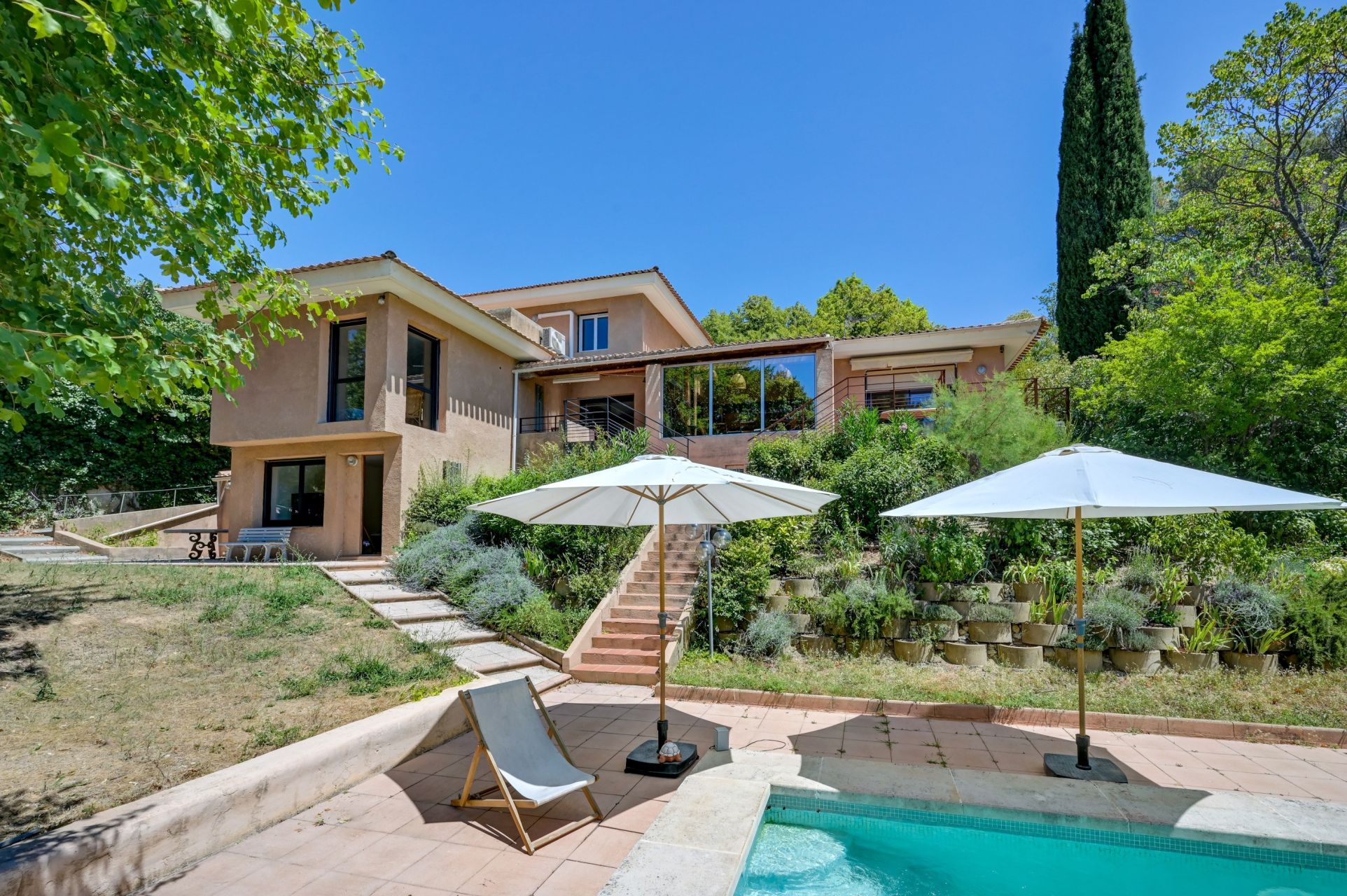 luxury house 10 Rooms for sale on AIX EN PROVENCE (13100)