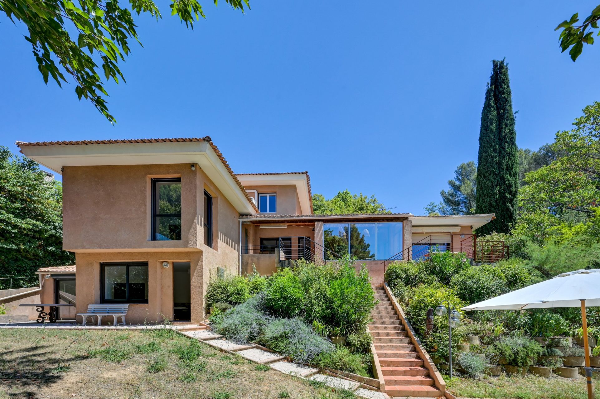 luxury house 10 Rooms for sale on AIX EN PROVENCE (13100)