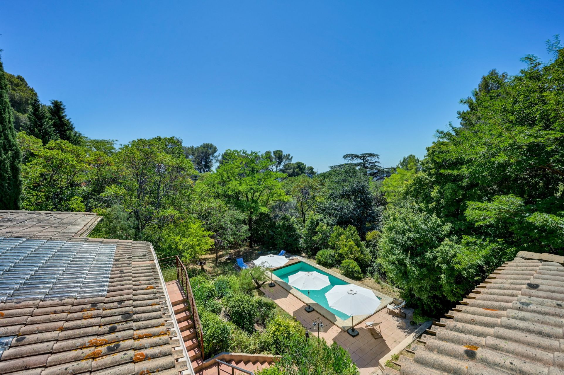 luxury house 10 Rooms for sale on AIX EN PROVENCE (13100)