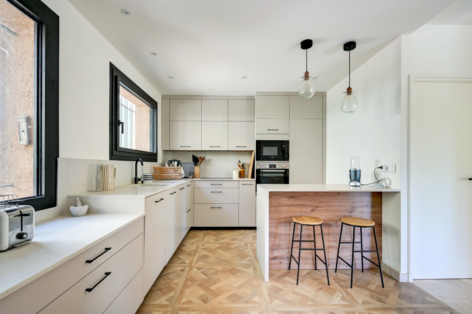 luxury house 10 Rooms for sale on AIX EN PROVENCE (13100)