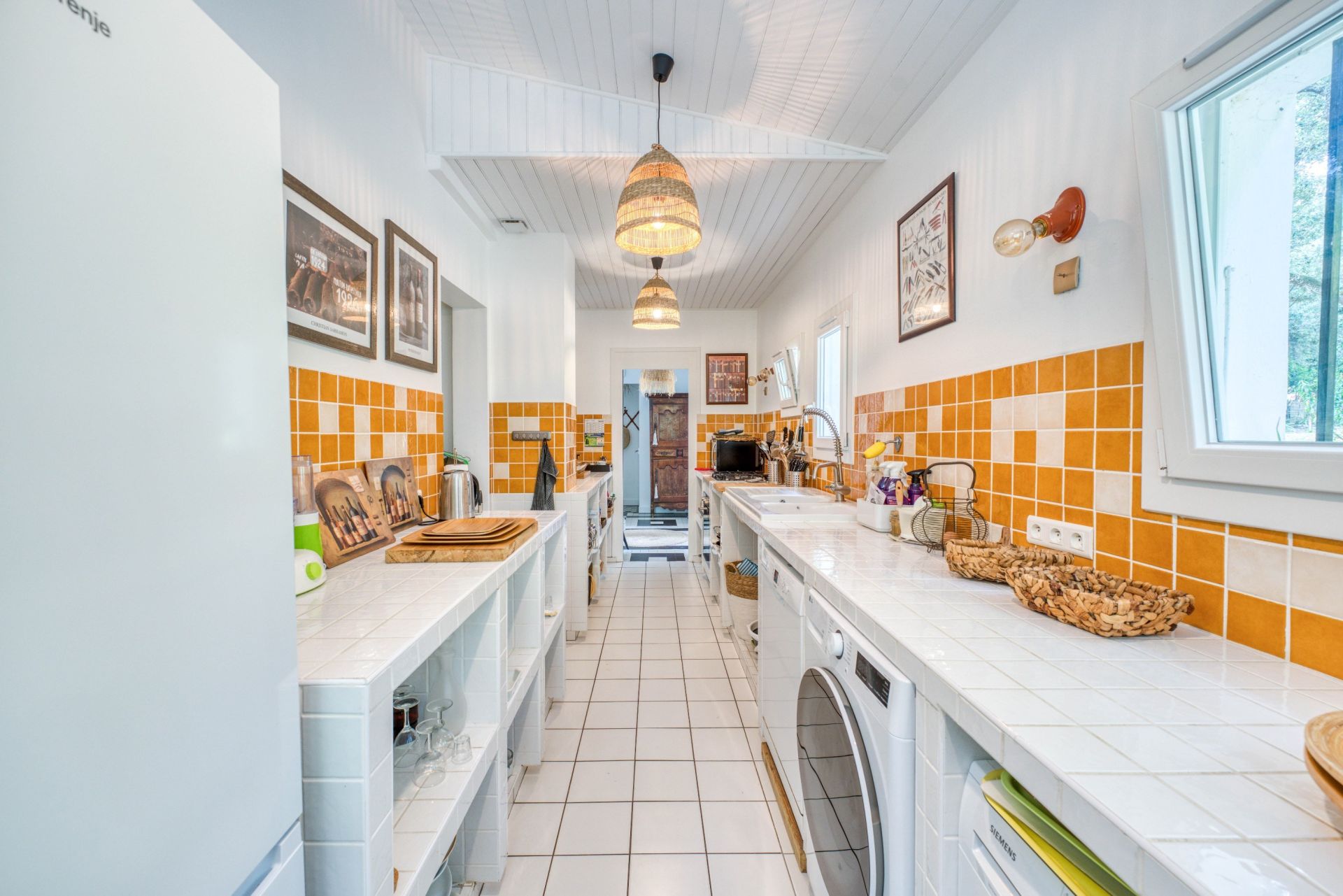 luxury house 8 Rooms for sale on VAUX SUR MER (17640)