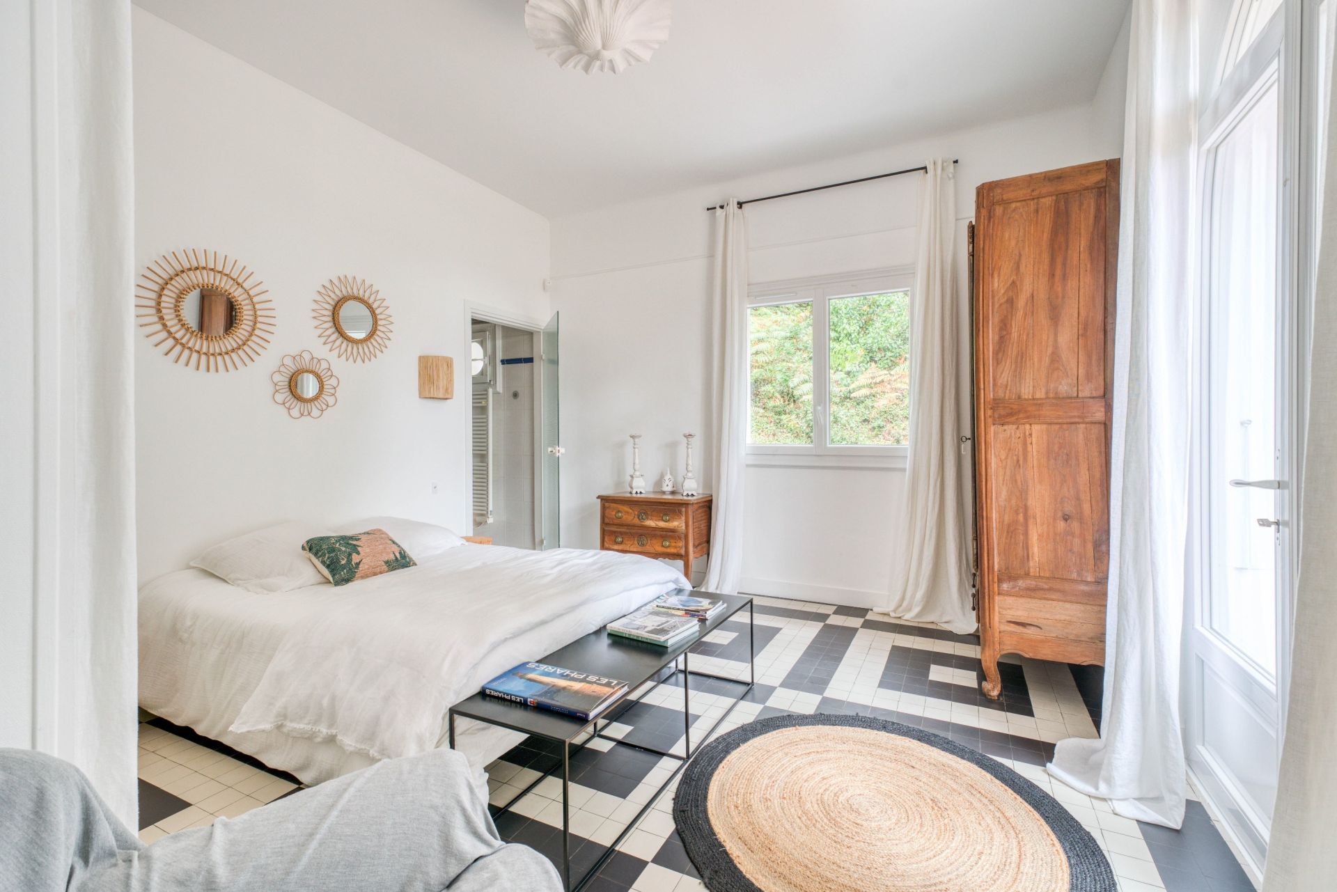 luxury house 8 Rooms for sale on VAUX SUR MER (17640)