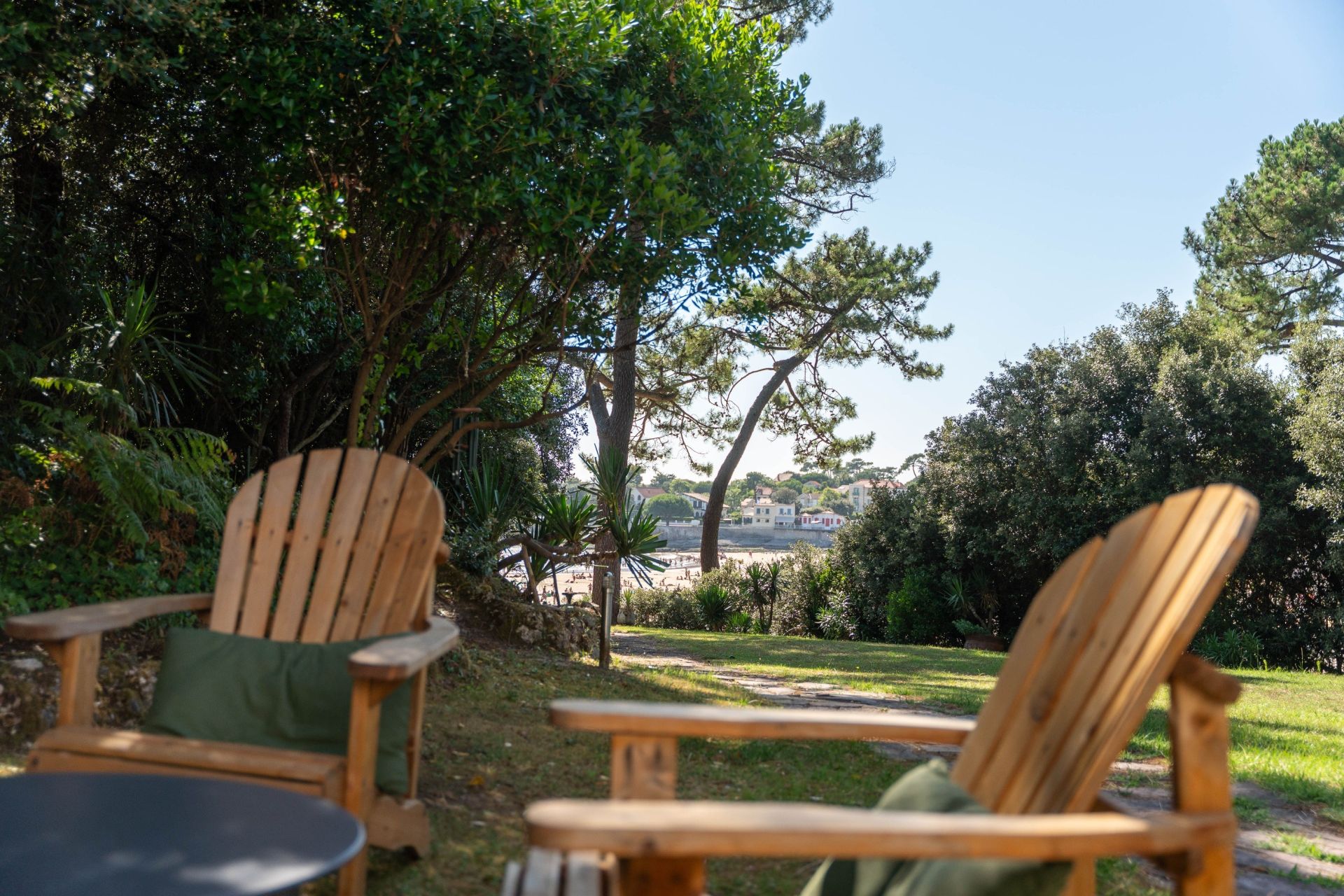 luxury house 8 Rooms for sale on VAUX SUR MER (17640)