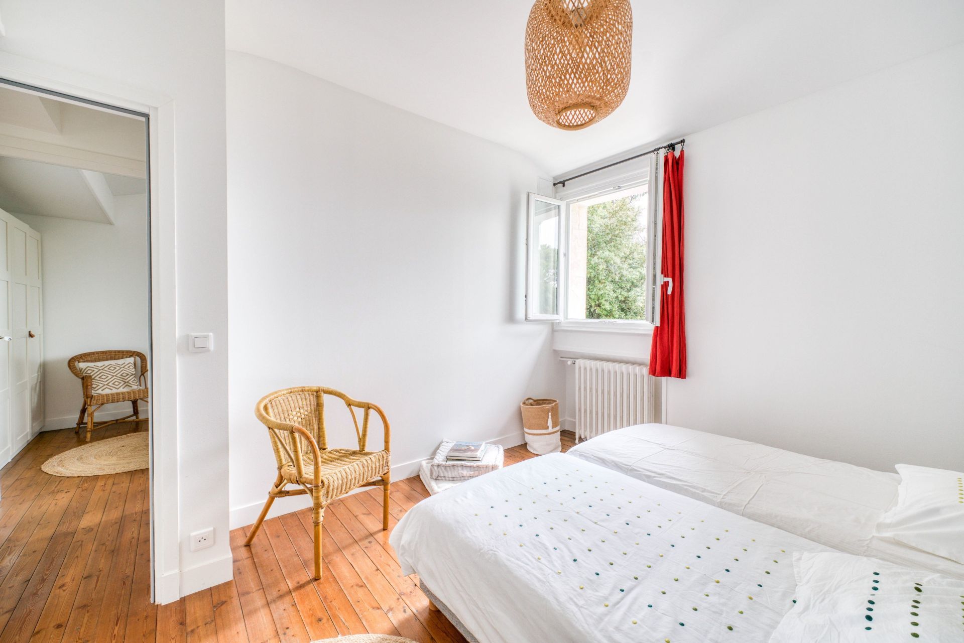 luxury house 8 Rooms for sale on VAUX SUR MER (17640)