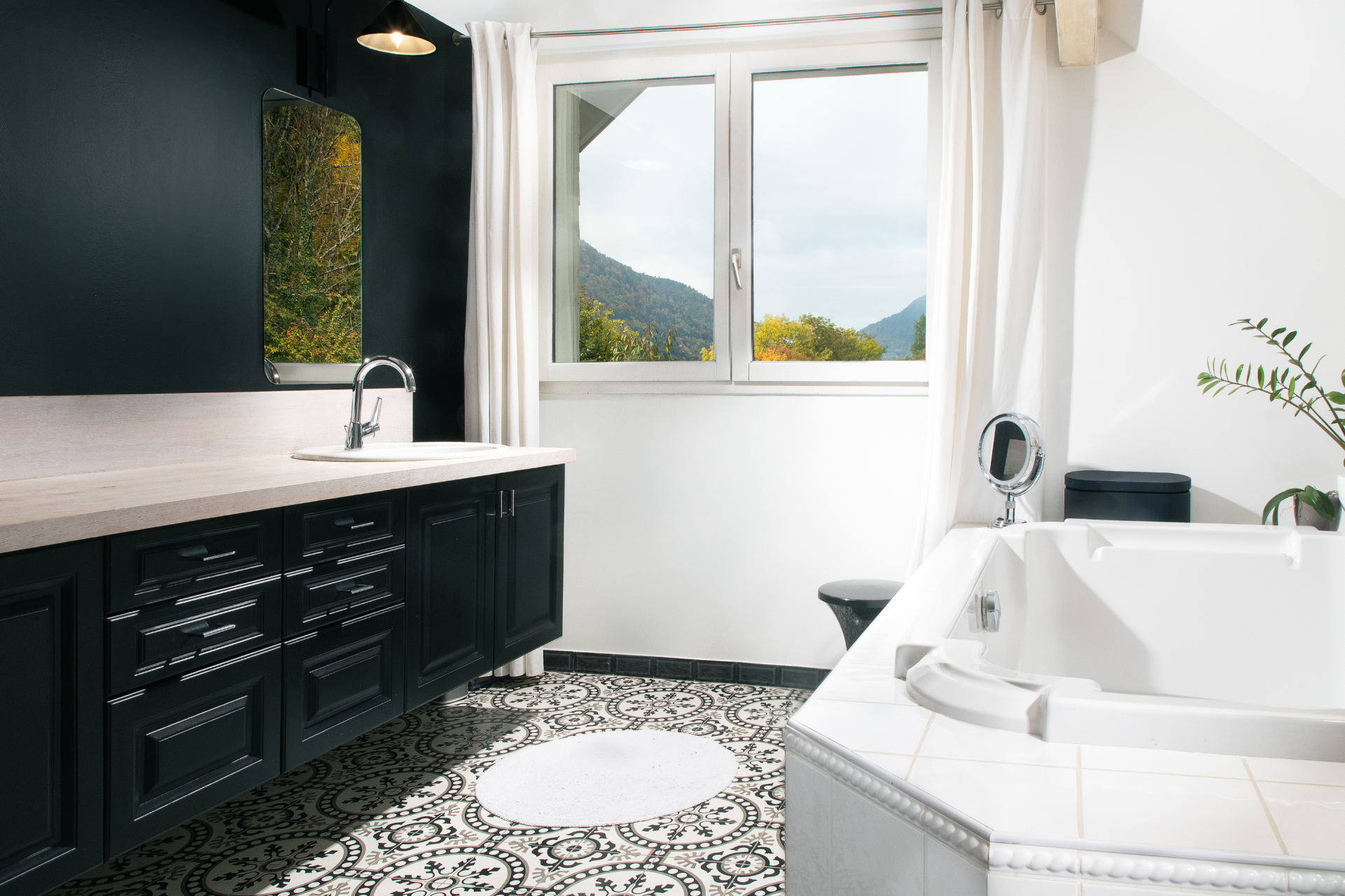 luxury house 9 Rooms for sale on MENTHON ST BERNARD (74290)