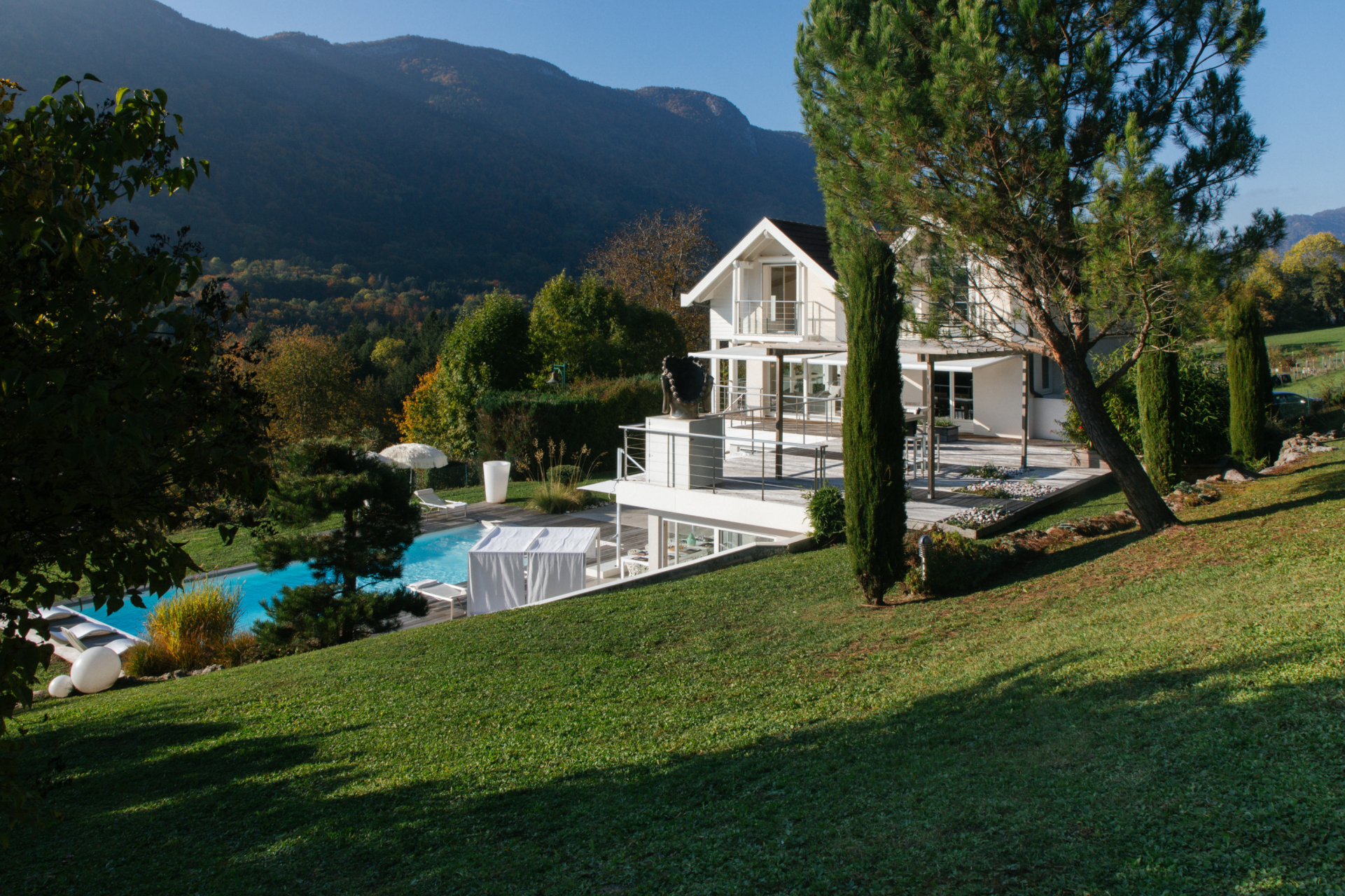 luxury house 9 Rooms for sale on MENTHON ST BERNARD (74290)