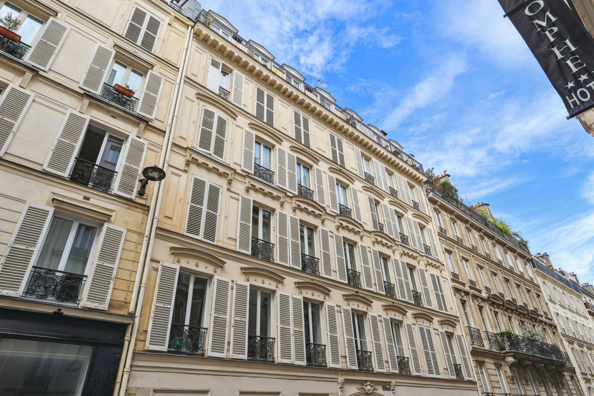 luxury apartment 3 Rooms for sale on PARIS (75017)