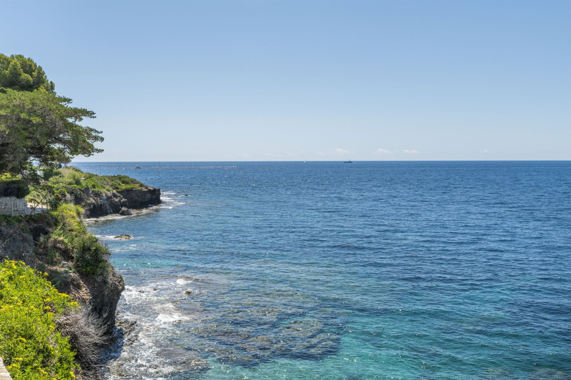 mansion 12 Rooms for sale on CAP D AIL (06320)