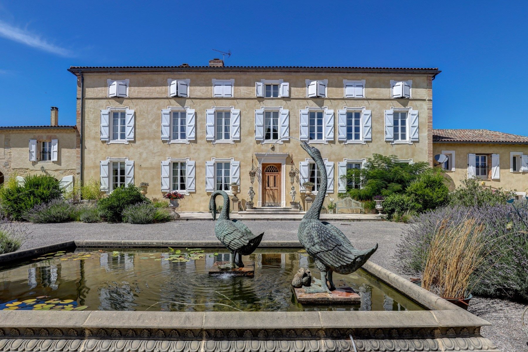 mansion 18 Rooms for sale on TOULOUSE (31000)
