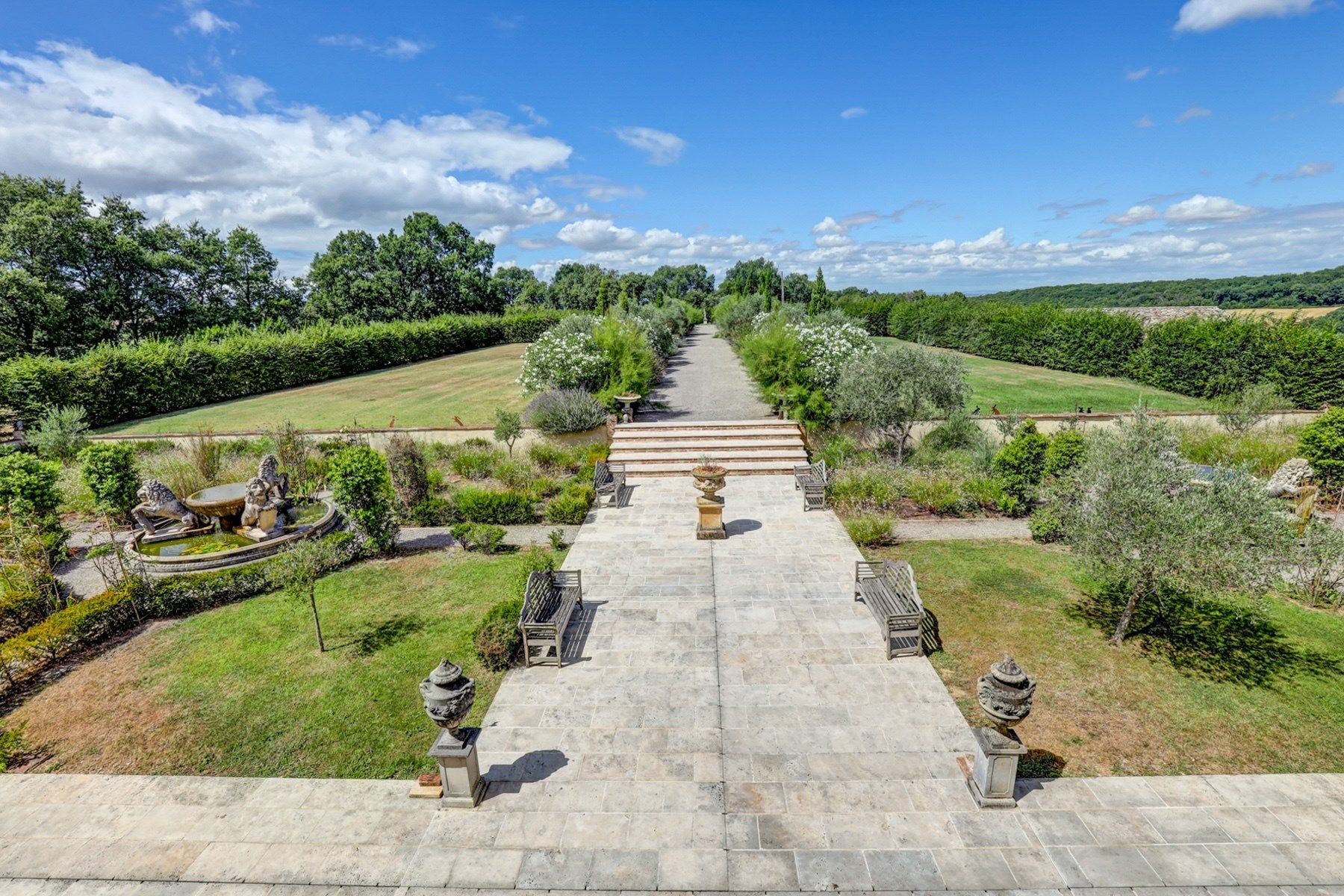 mansion 18 Rooms for sale on TOULOUSE (31000)