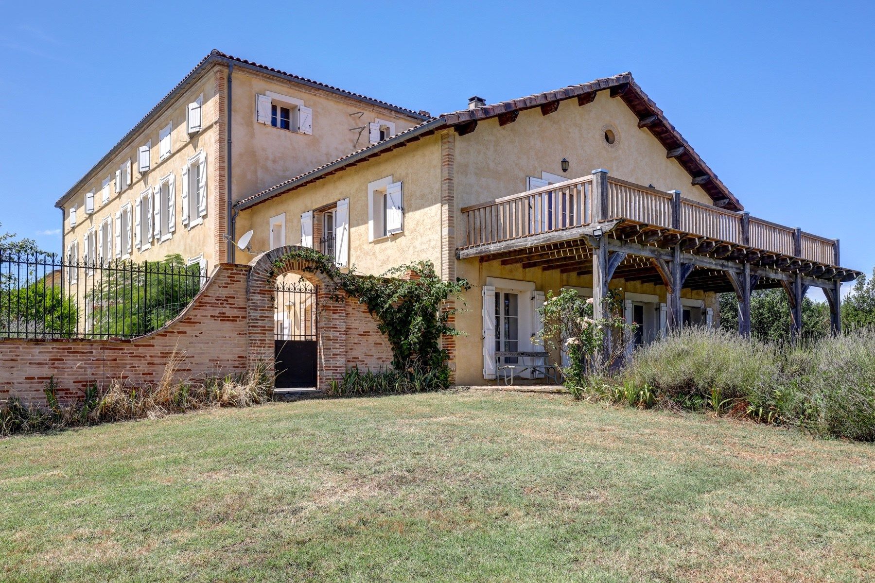 mansion 18 Rooms for sale on TOULOUSE (31000)