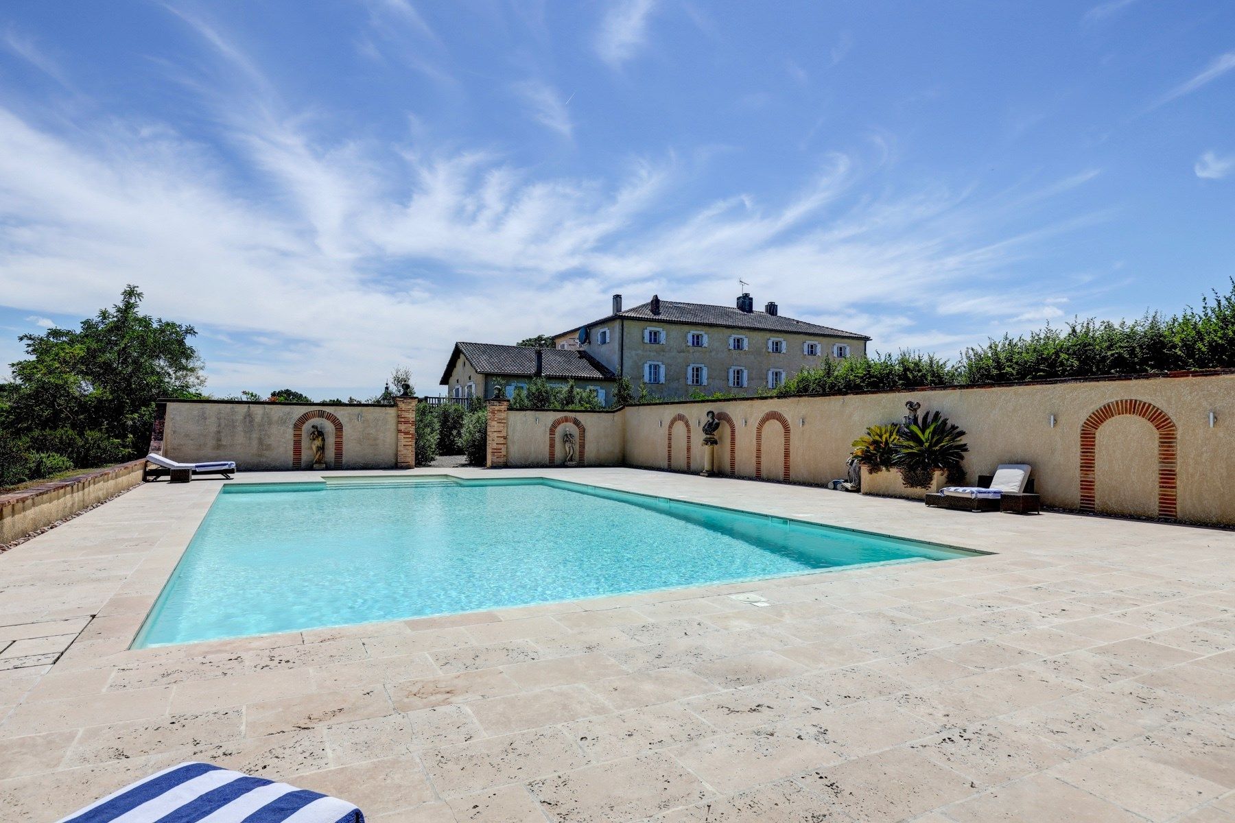 mansion 18 Rooms for sale on TOULOUSE (31000)