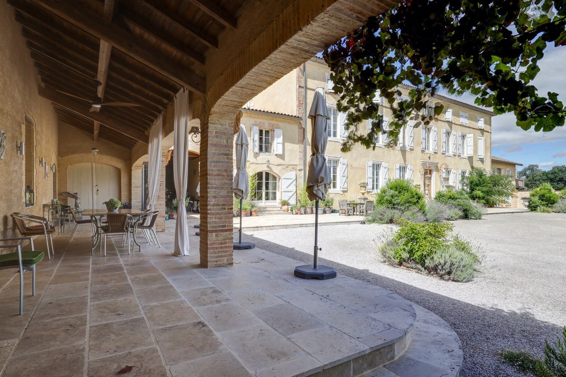 mansion 18 Rooms for sale on TOULOUSE (31000)