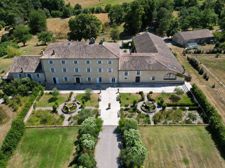 mansion 18 Rooms for sale on TOULOUSE (31000)