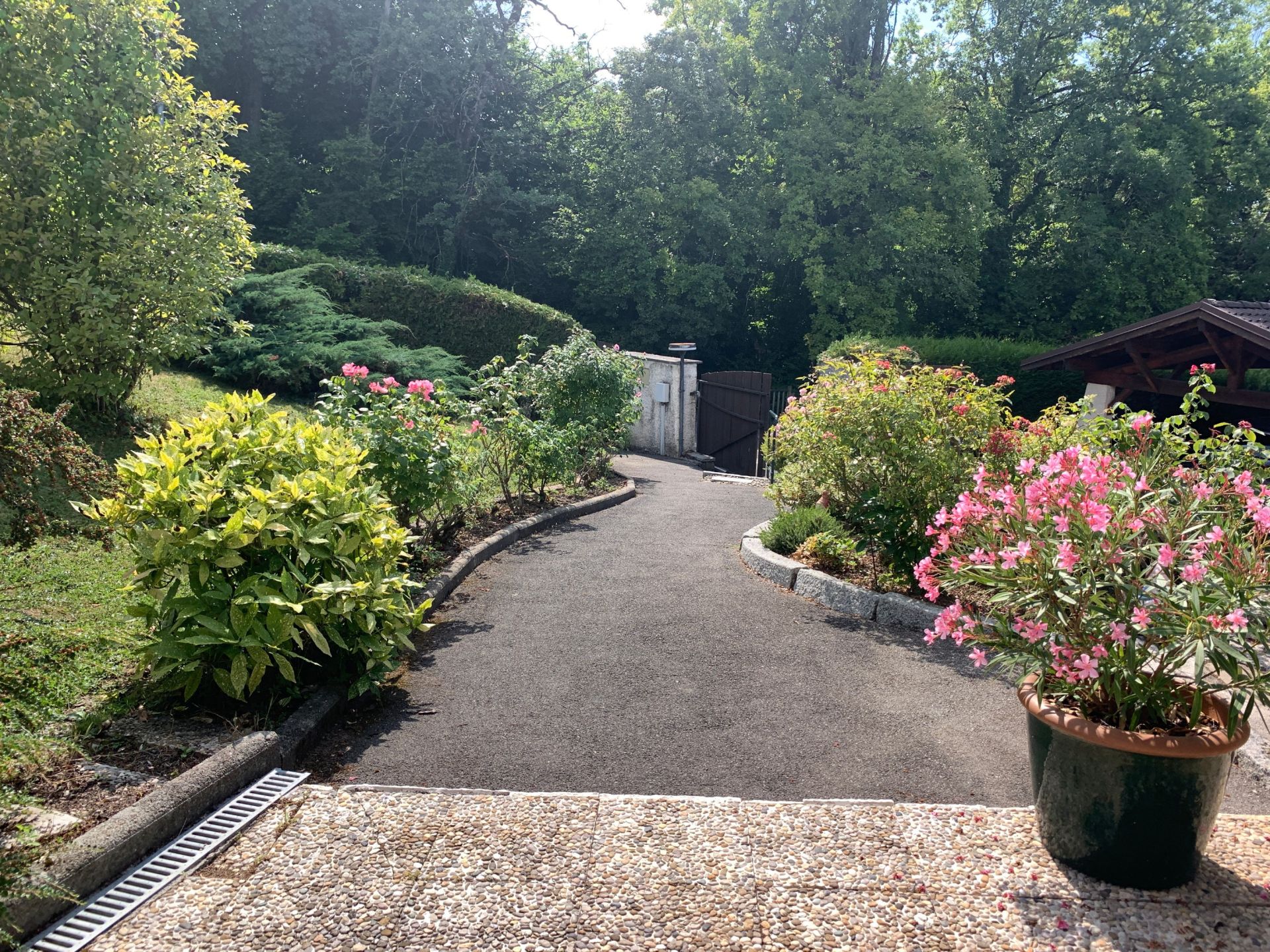 luxury house 8 Rooms for sale on EVIAN LES BAINS (74500)