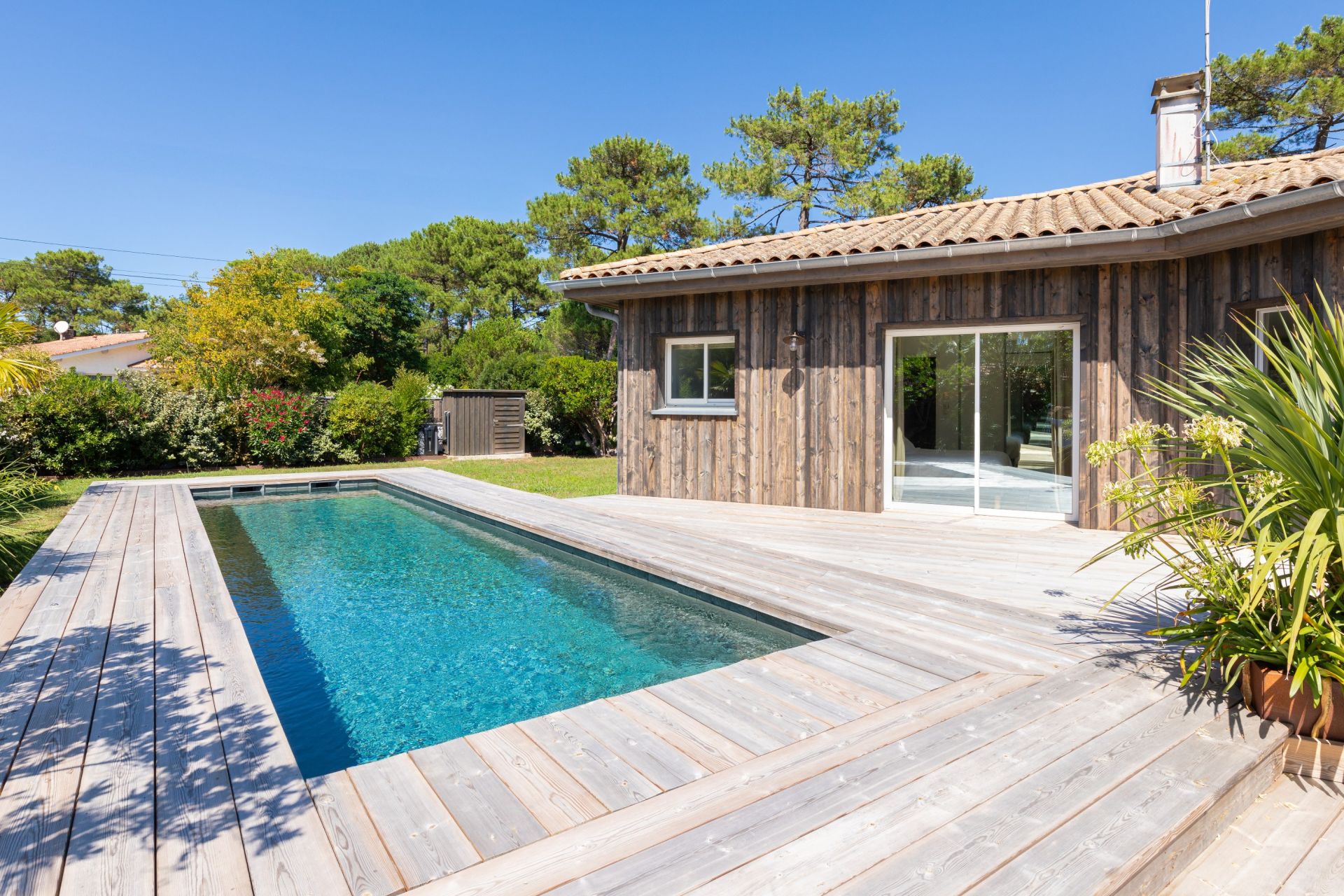 luxury house 7 Rooms for sale on CAP FERRET (33970)
