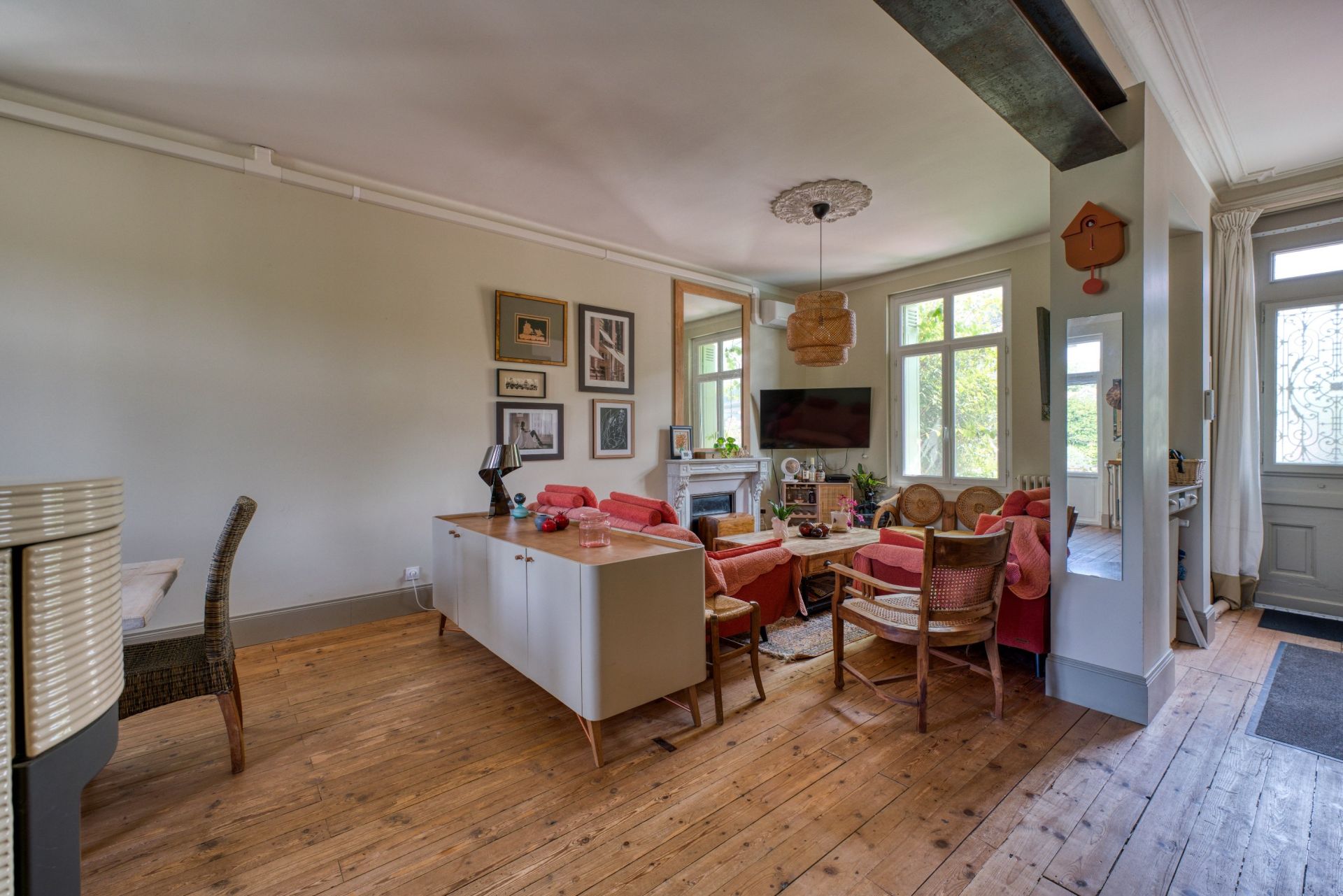 luxury villa 8 Rooms for sale on ROYAN (17200)