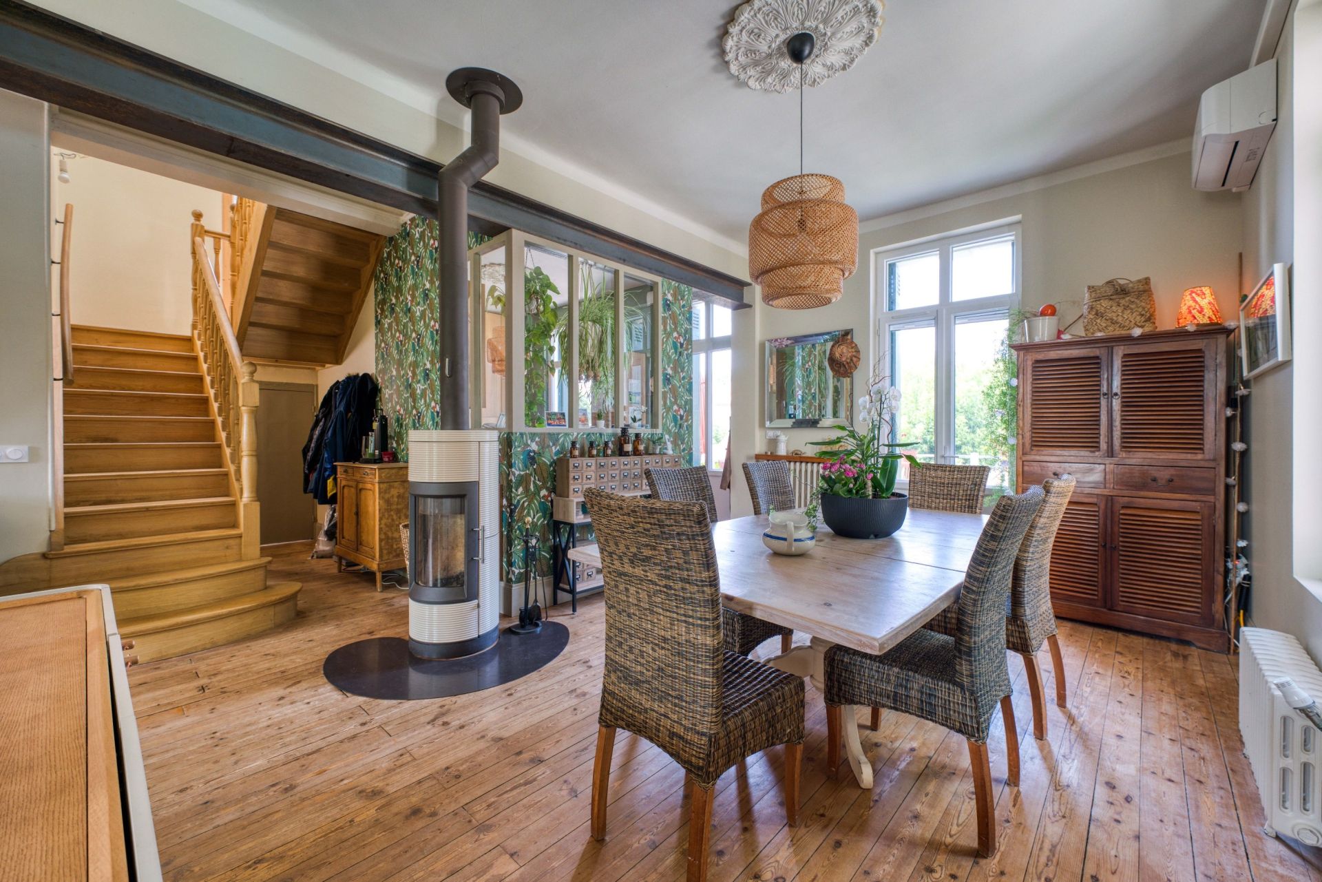 luxury villa 8 Rooms for sale on ROYAN (17200)