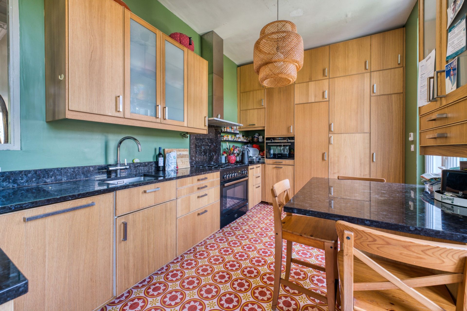 luxury villa 8 Rooms for sale on ROYAN (17200)