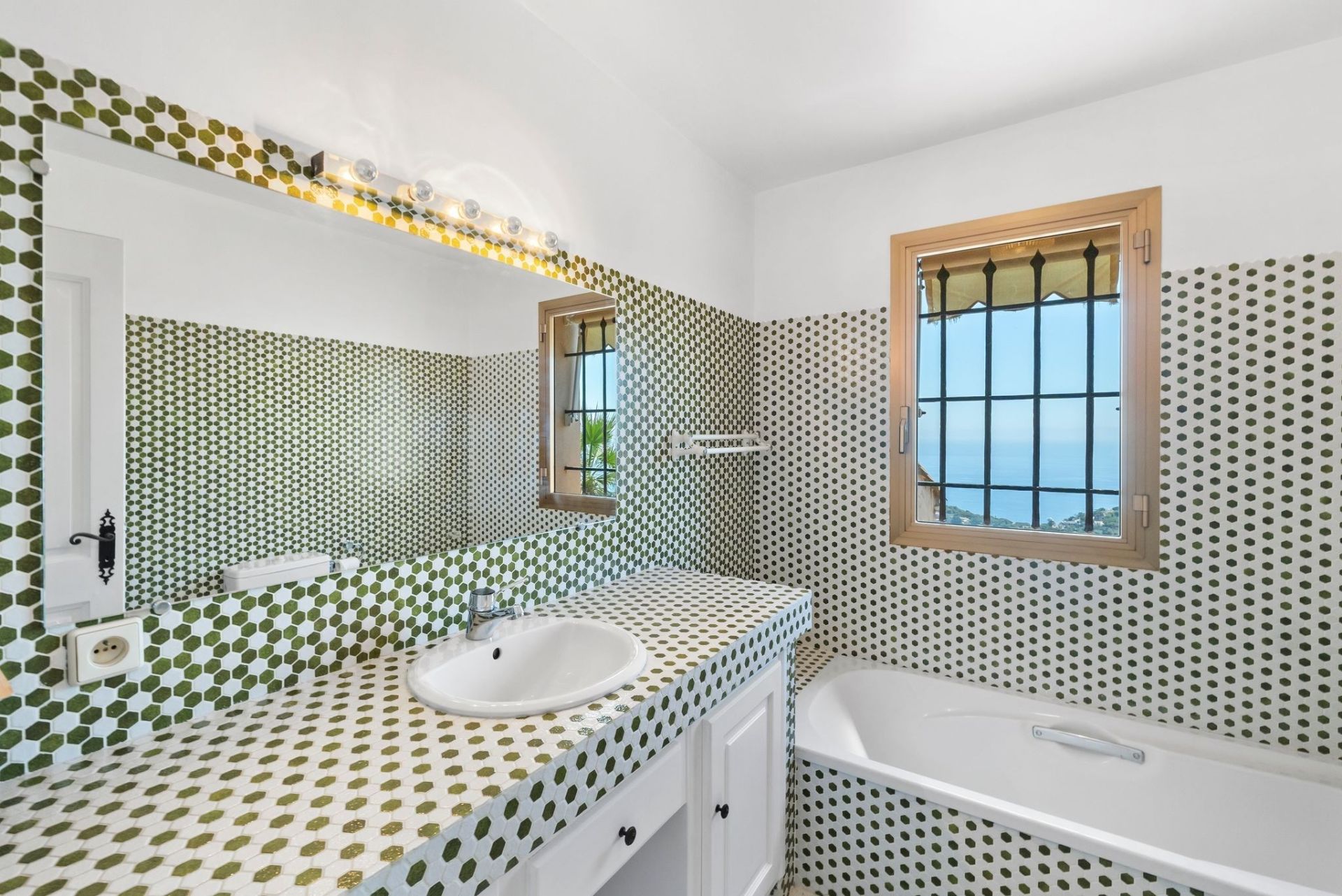 maison provençale de luxe 11 Pièces en vente sur ROQUEBRUNE CAP MARTIN (06190)