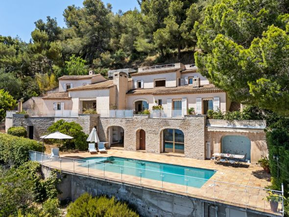 luxury provencale house 11 Rooms for sale on ROQUEBRUNE CAP MARTIN (06190)
