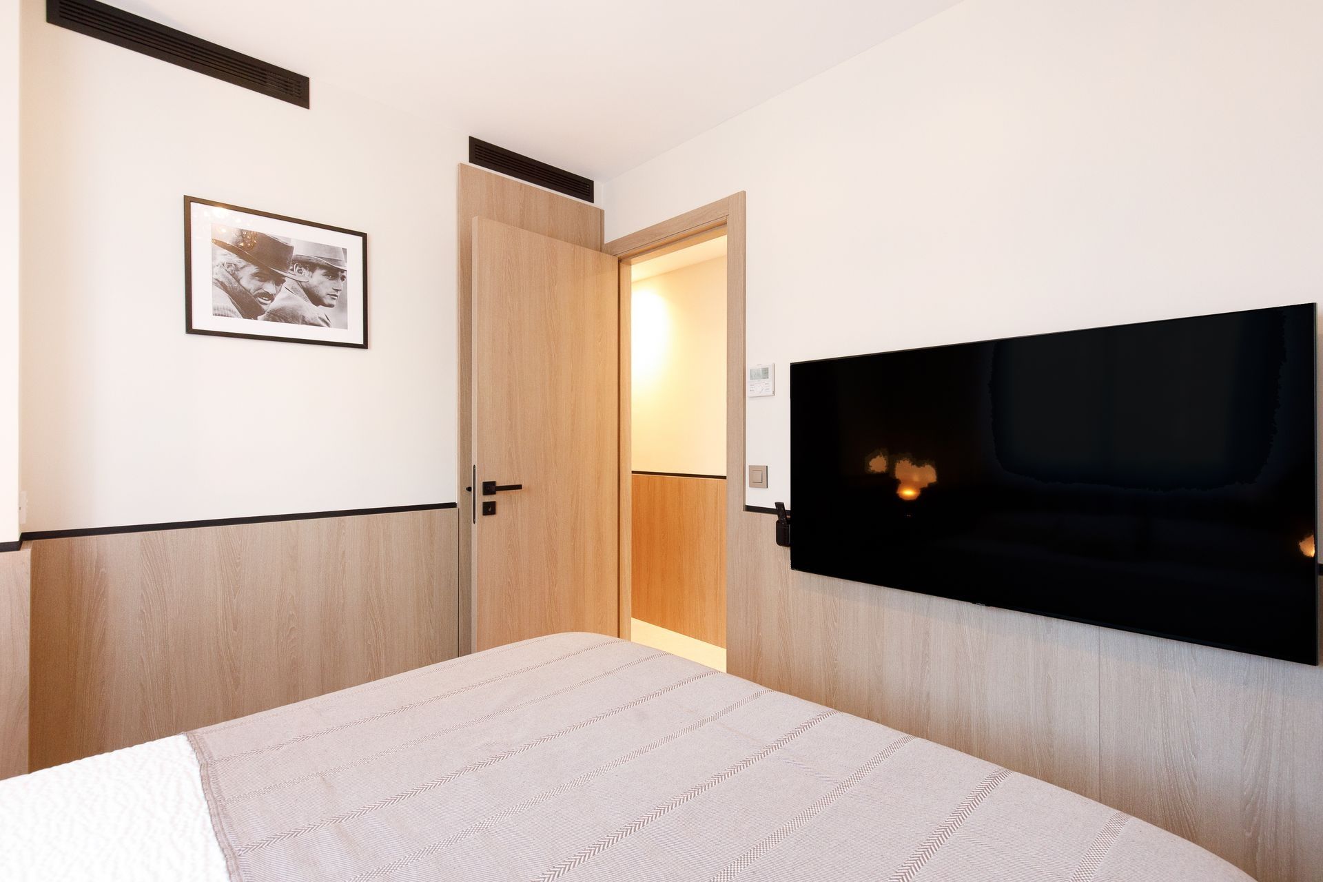 luxury apartment 3 Rooms for sale on CANNES (06400)