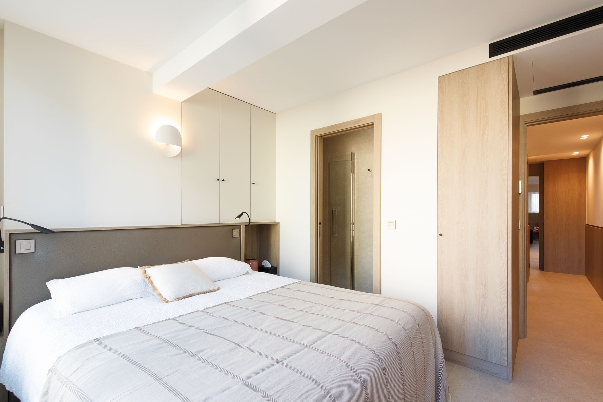 luxury apartment 3 Rooms for sale on CANNES (06400)