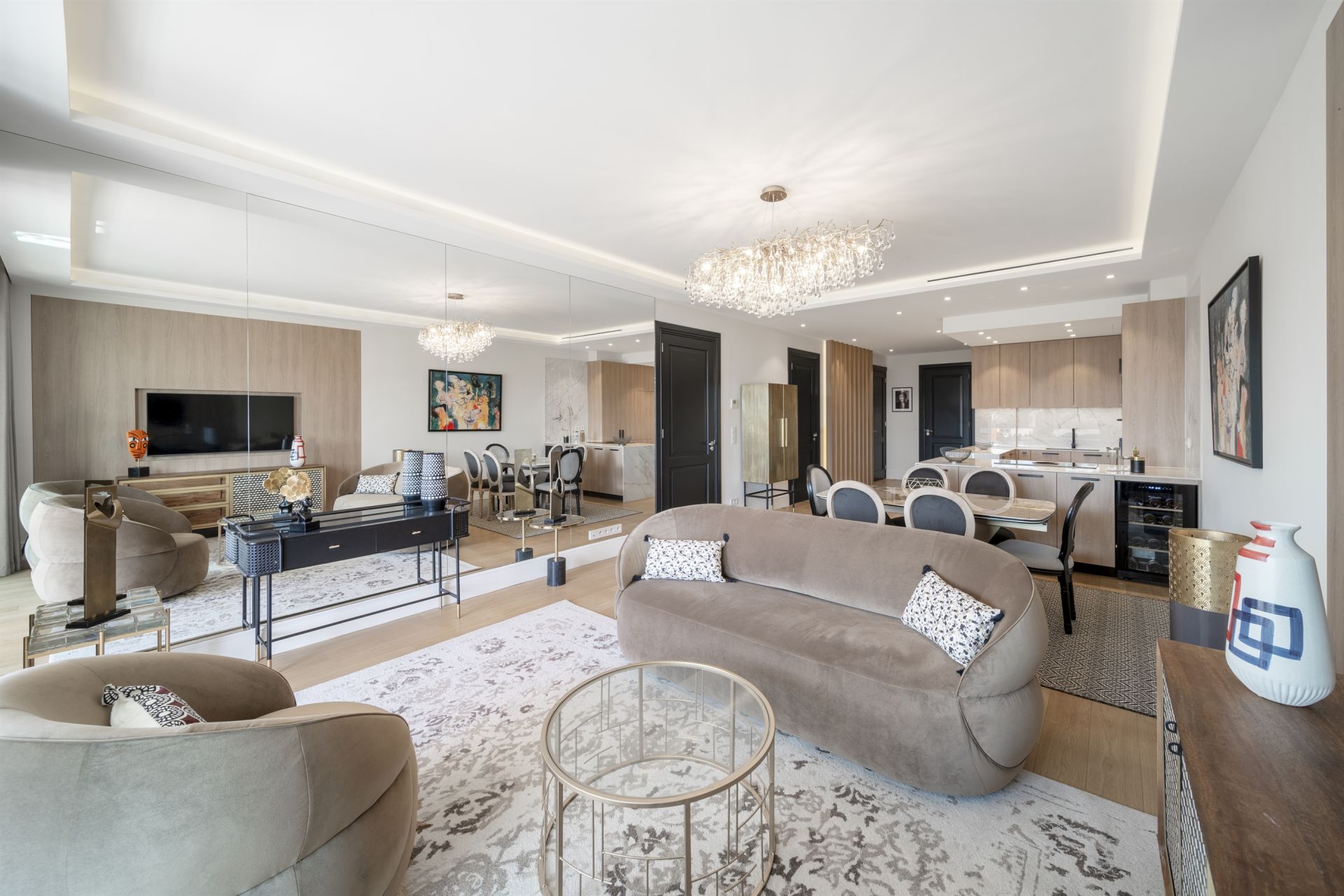 luxury apartment 4 Rooms for sale on CANNES (06400)