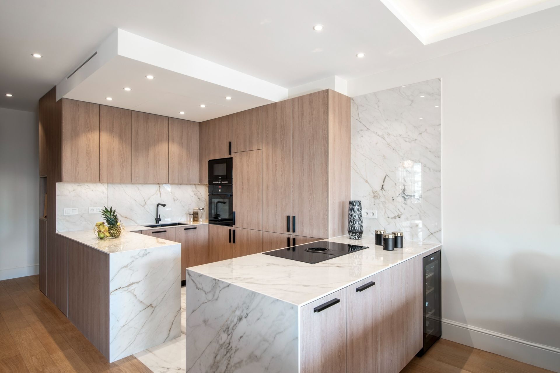 luxury apartment 4 Rooms for sale on CANNES (06400)