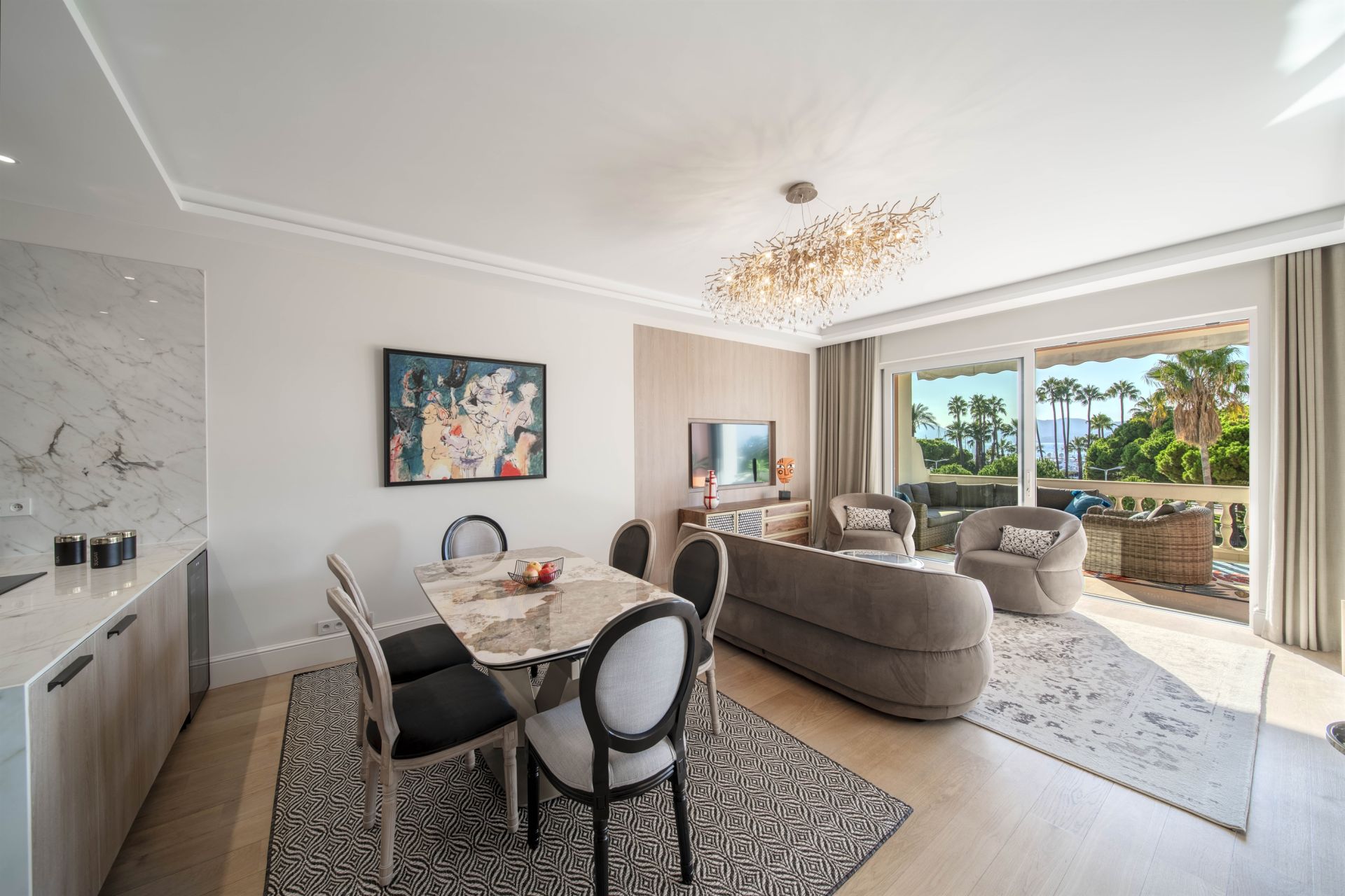 luxury apartment 4 Rooms for sale on CANNES (06400)