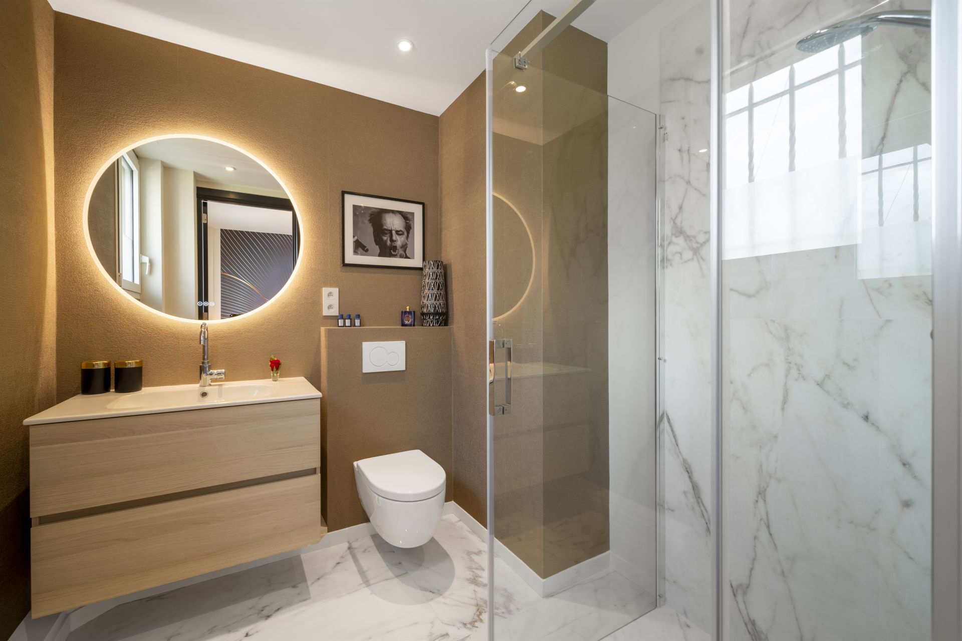 luxury apartment 4 Rooms for sale on CANNES (06400)