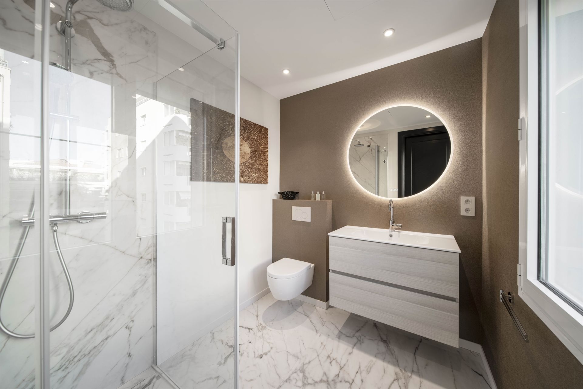 luxury apartment 4 Rooms for sale on CANNES (06400)