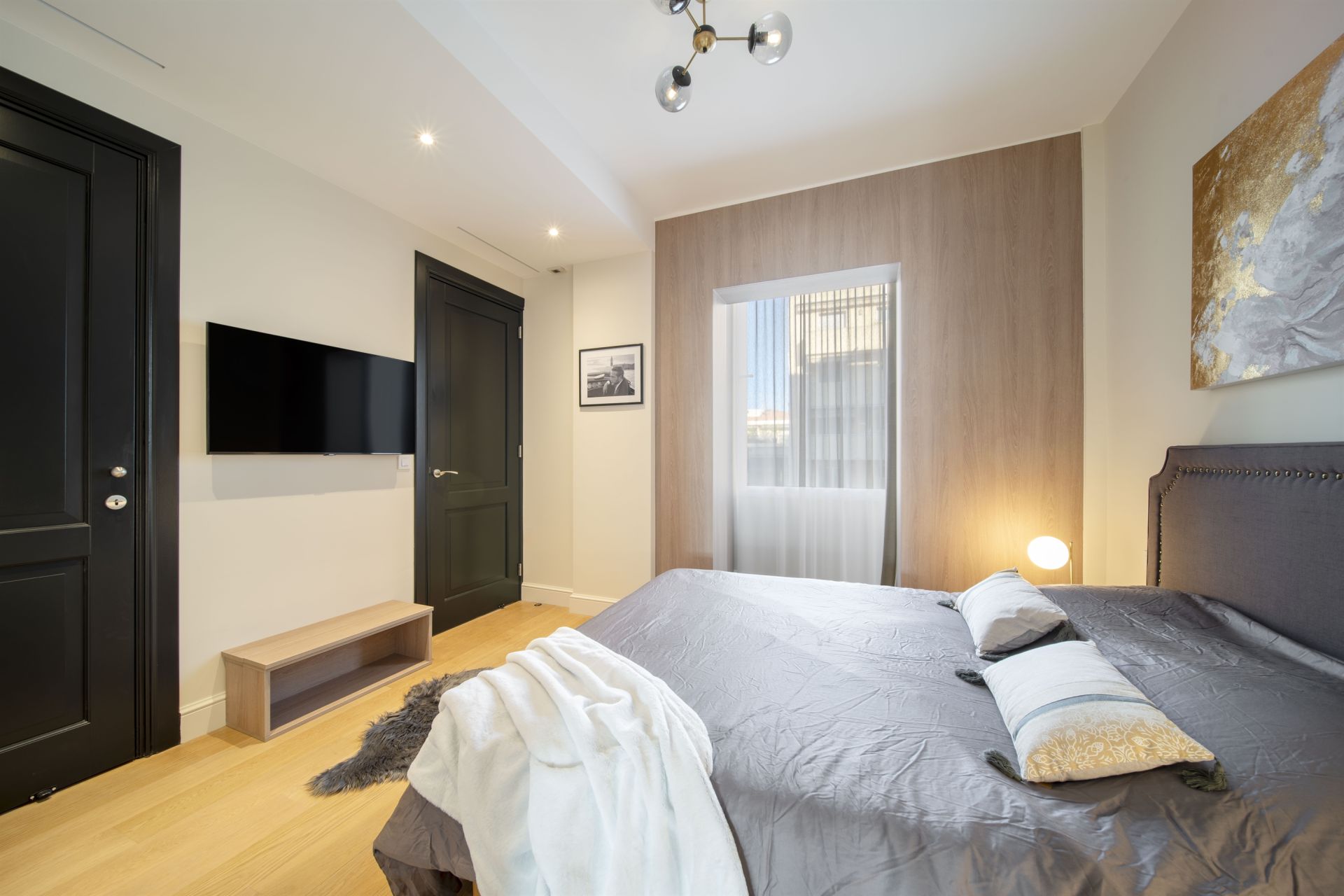 luxury apartment 4 Rooms for sale on CANNES (06400)