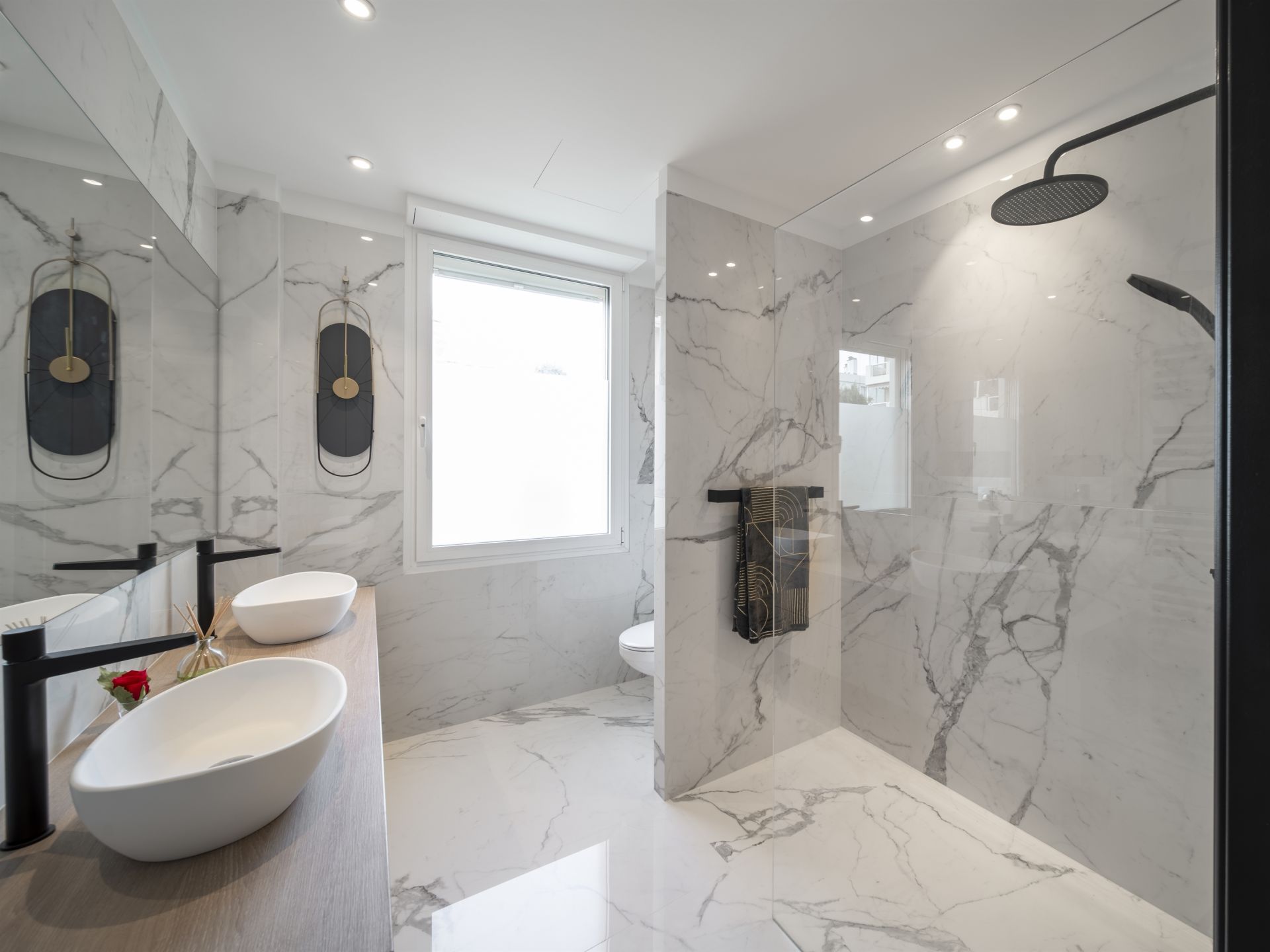 luxury apartment 4 Rooms for sale on CANNES (06400)