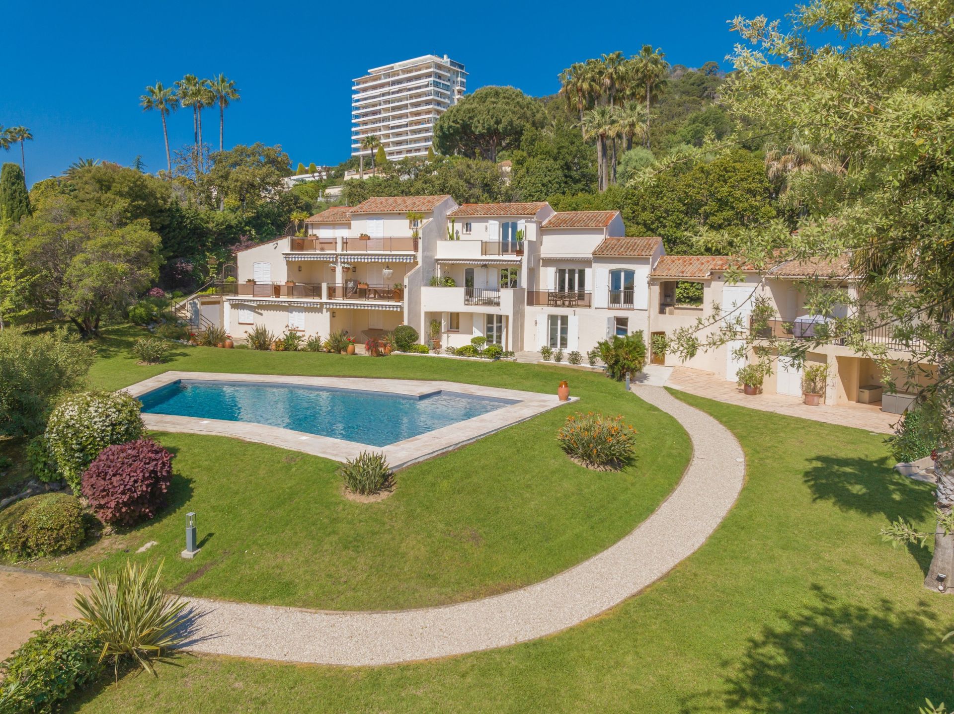 bastide 5 Rooms for sale on LE GOLFE JUAN (06220)