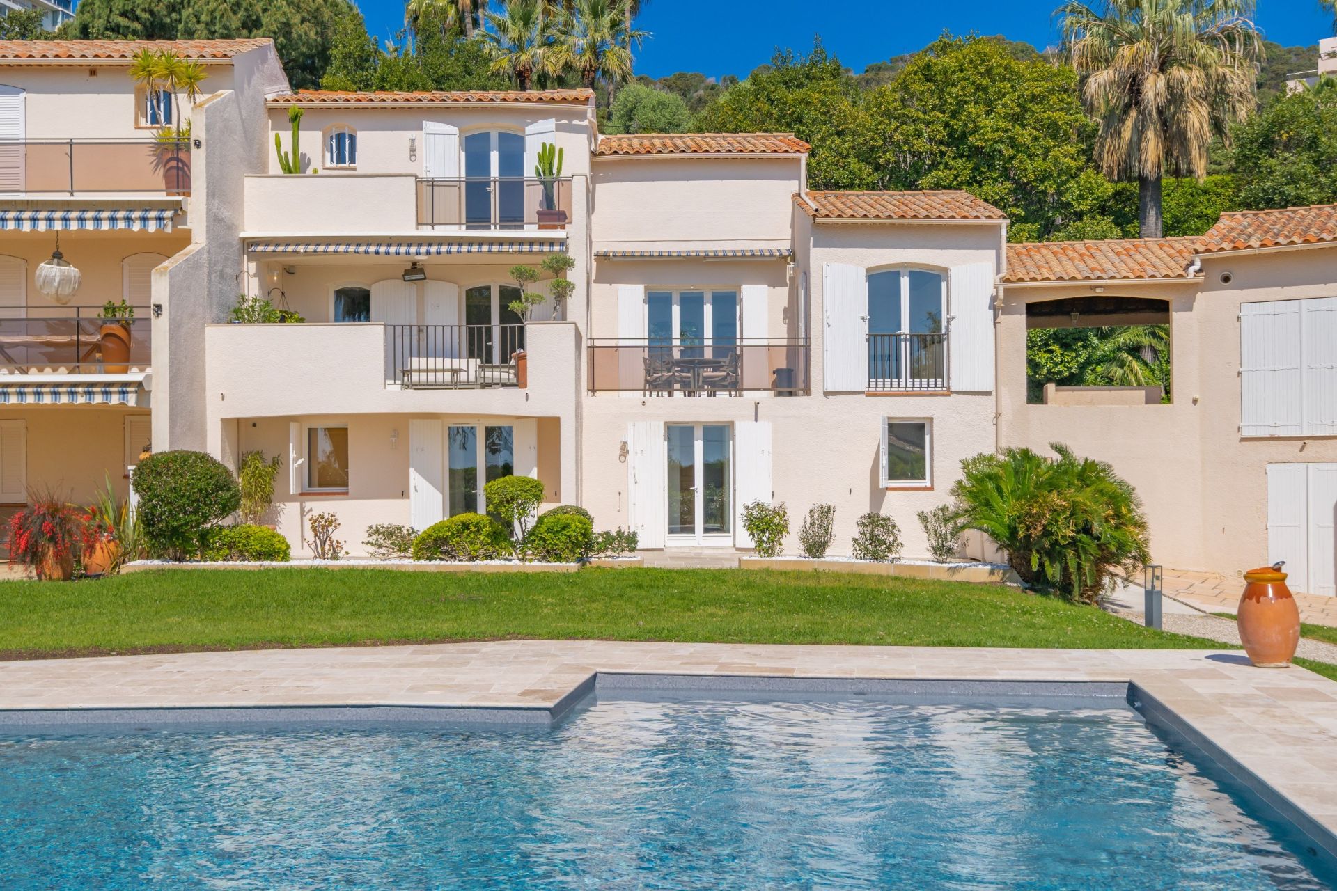 bastide 5 Rooms for sale on LE GOLFE JUAN (06220)