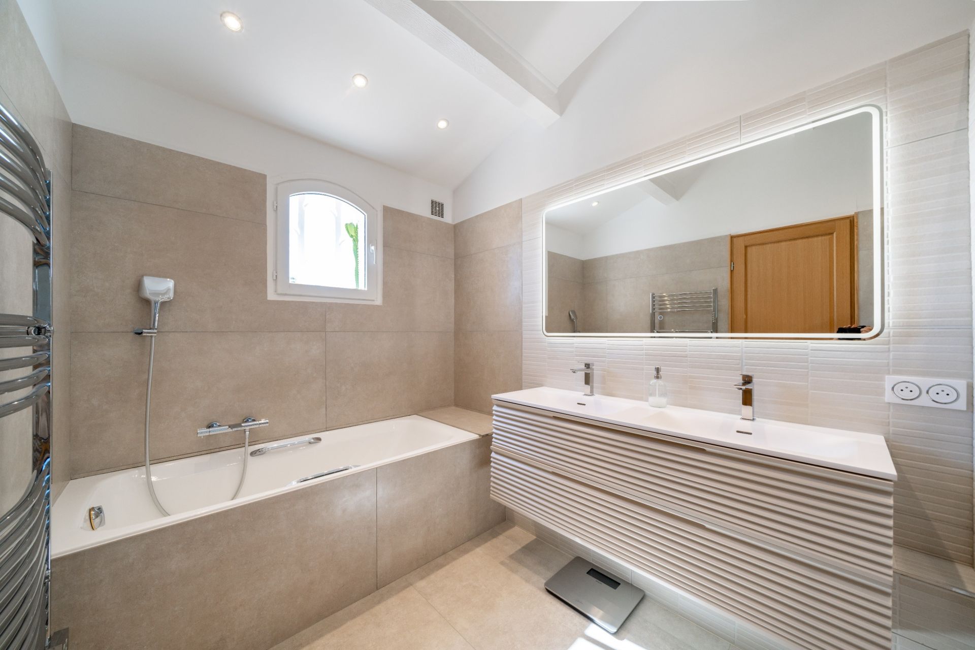 bastide 5 Rooms for sale on LE GOLFE JUAN (06220)