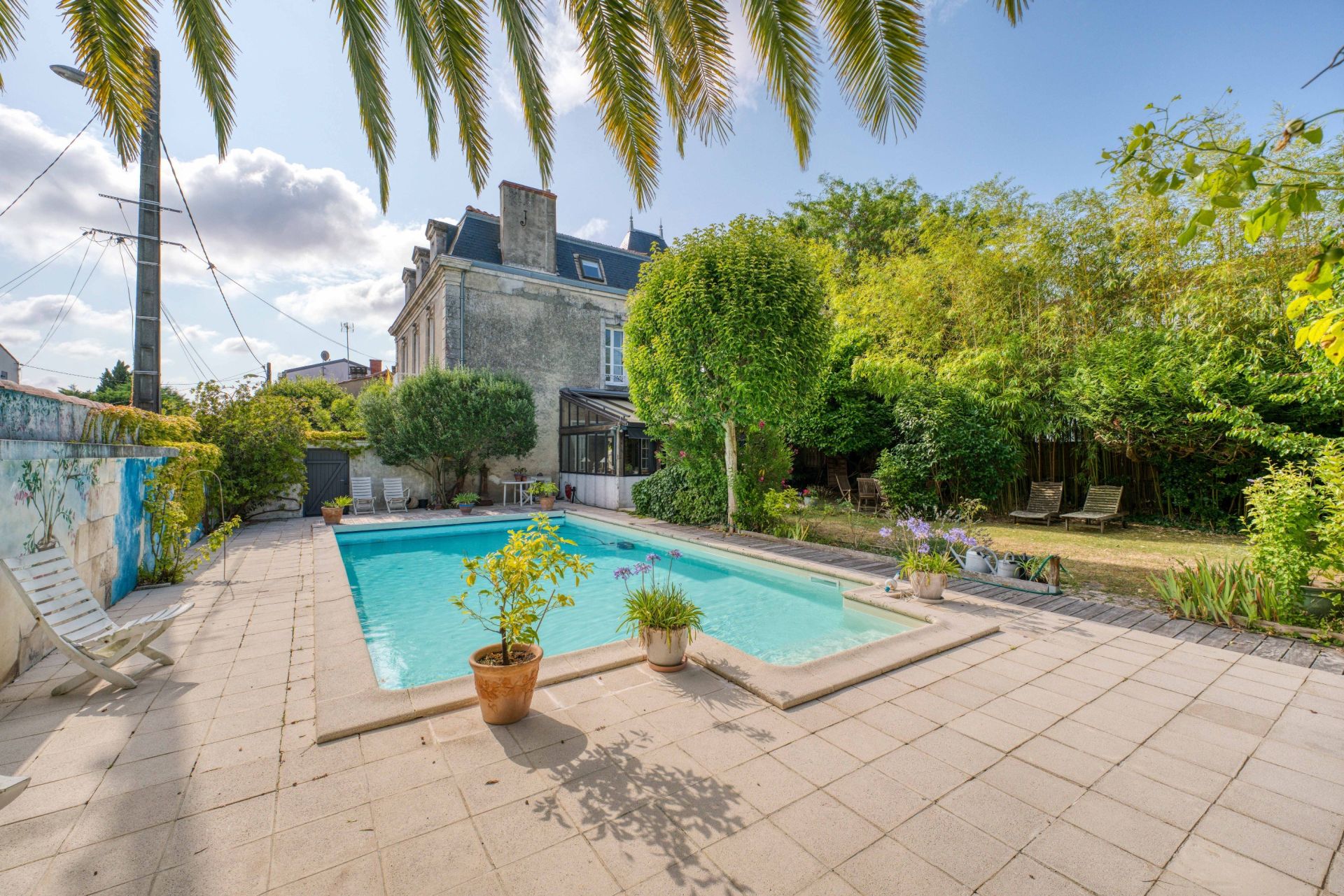 mansion 7 Rooms for sale on LA ROCHELLE (17000)