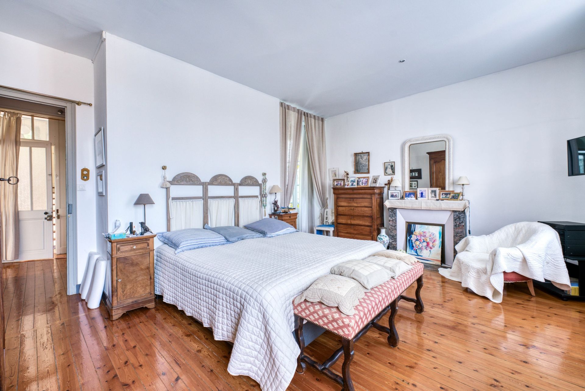 mansion 7 Rooms for sale on LA ROCHELLE (17000)