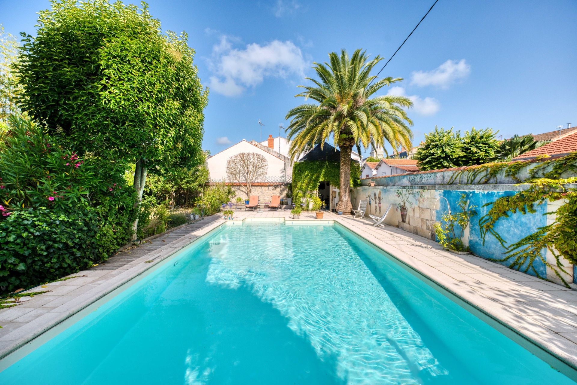 mansion 7 Rooms for sale on LA ROCHELLE (17000)