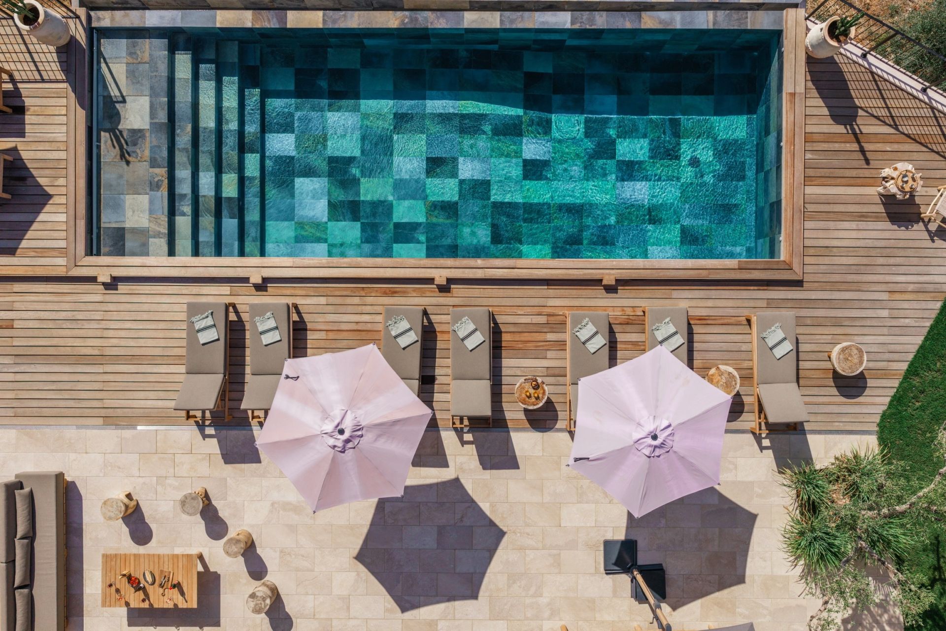 luxury villa 8 Rooms for seasonal rent on OLMETO (20113)