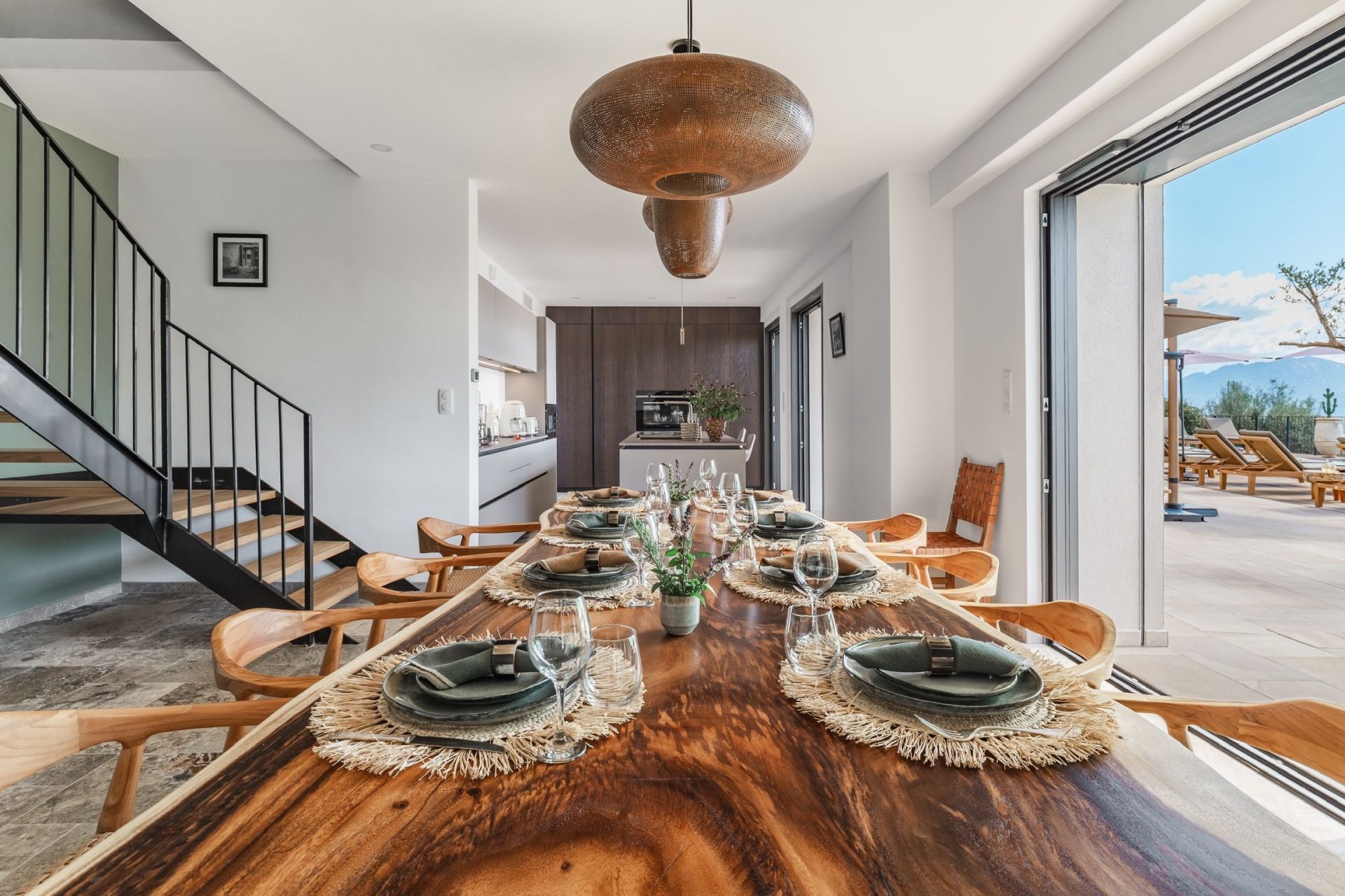 luxury villa 8 Rooms for seasonal rent on OLMETO (20113)