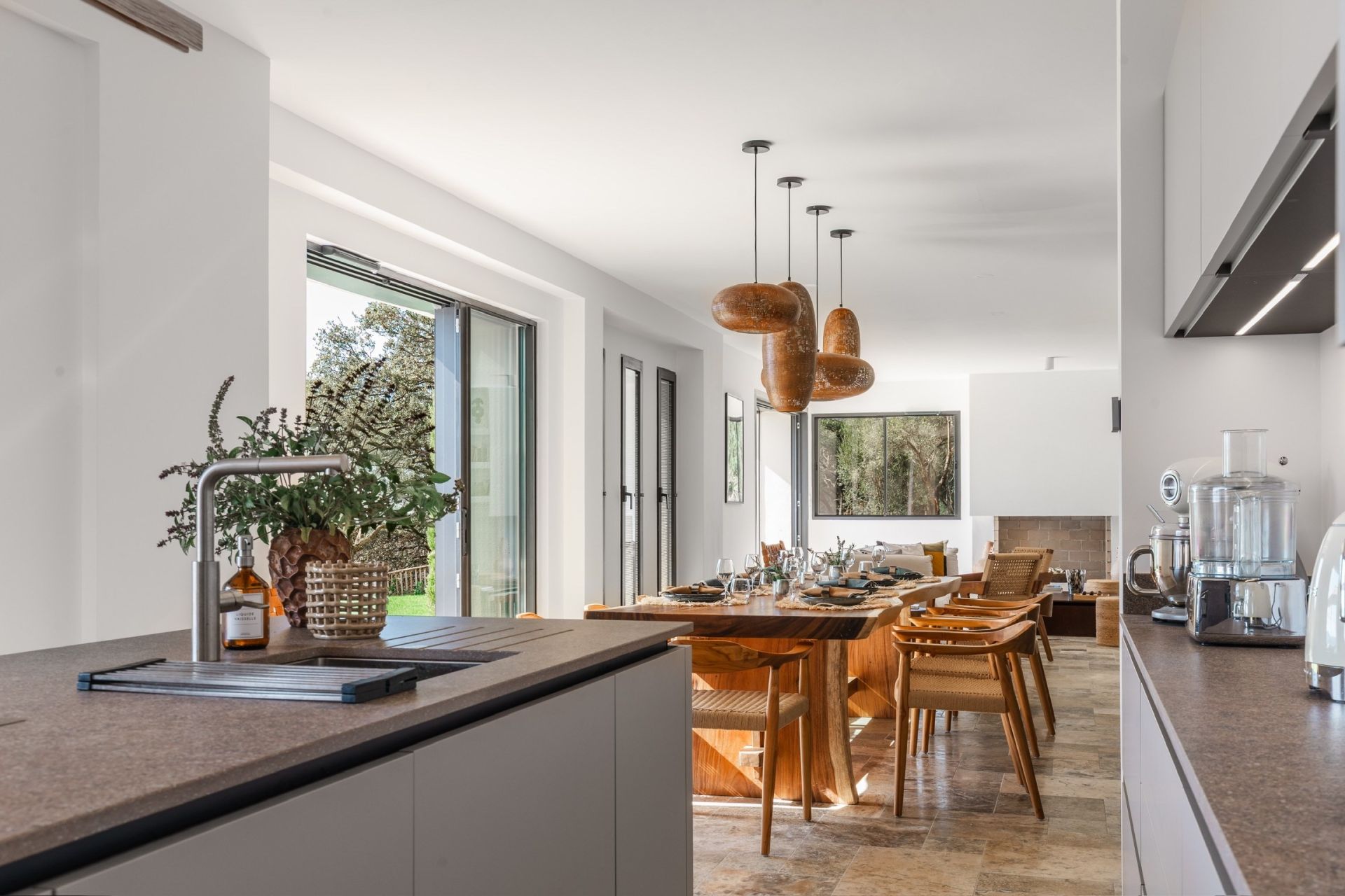 luxury villa 8 Rooms for seasonal rent on OLMETO (20113)