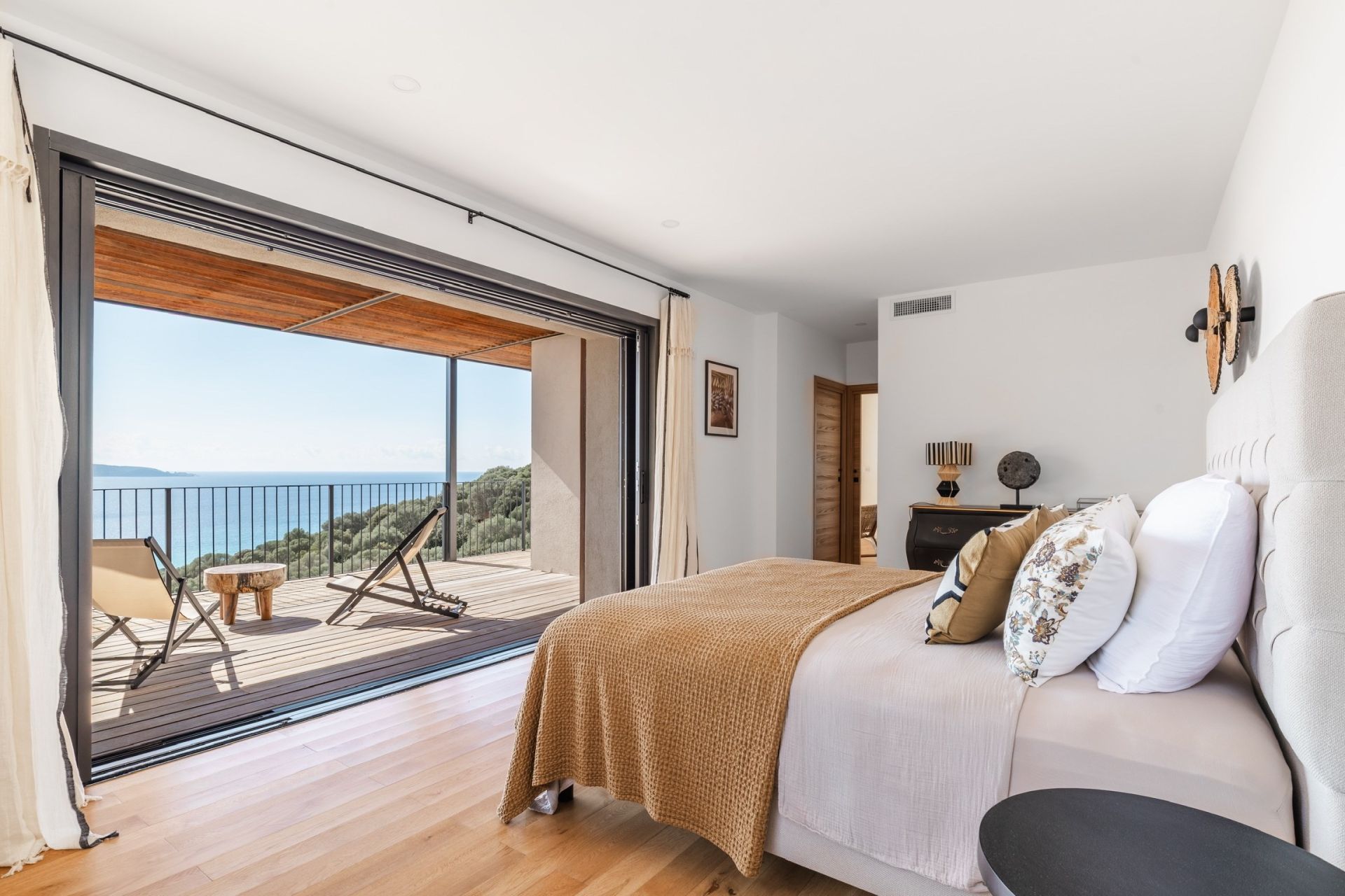 luxury villa 8 Rooms for seasonal rent on OLMETO (20113)