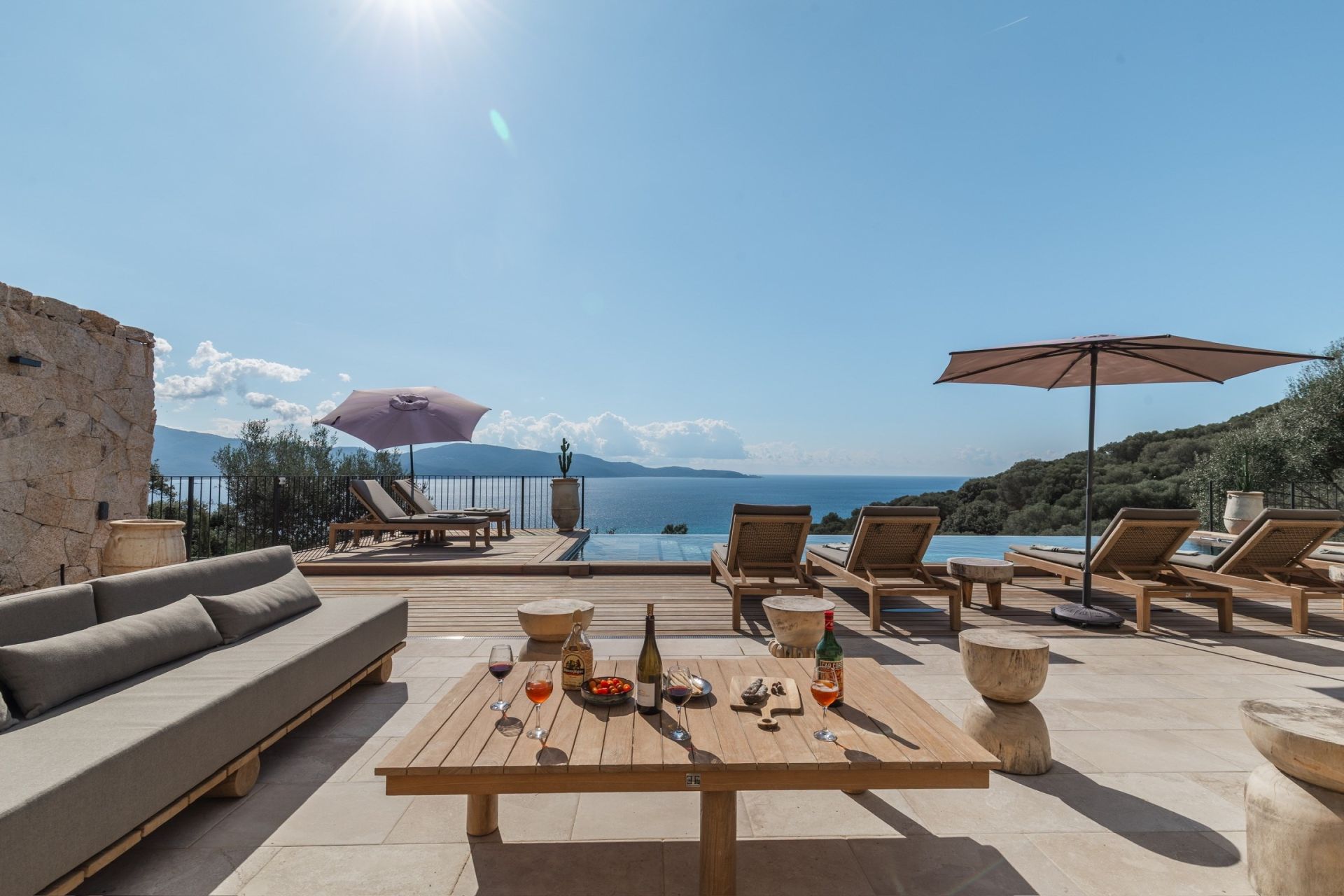 luxury villa 8 Rooms for seasonal rent on OLMETO (20113)