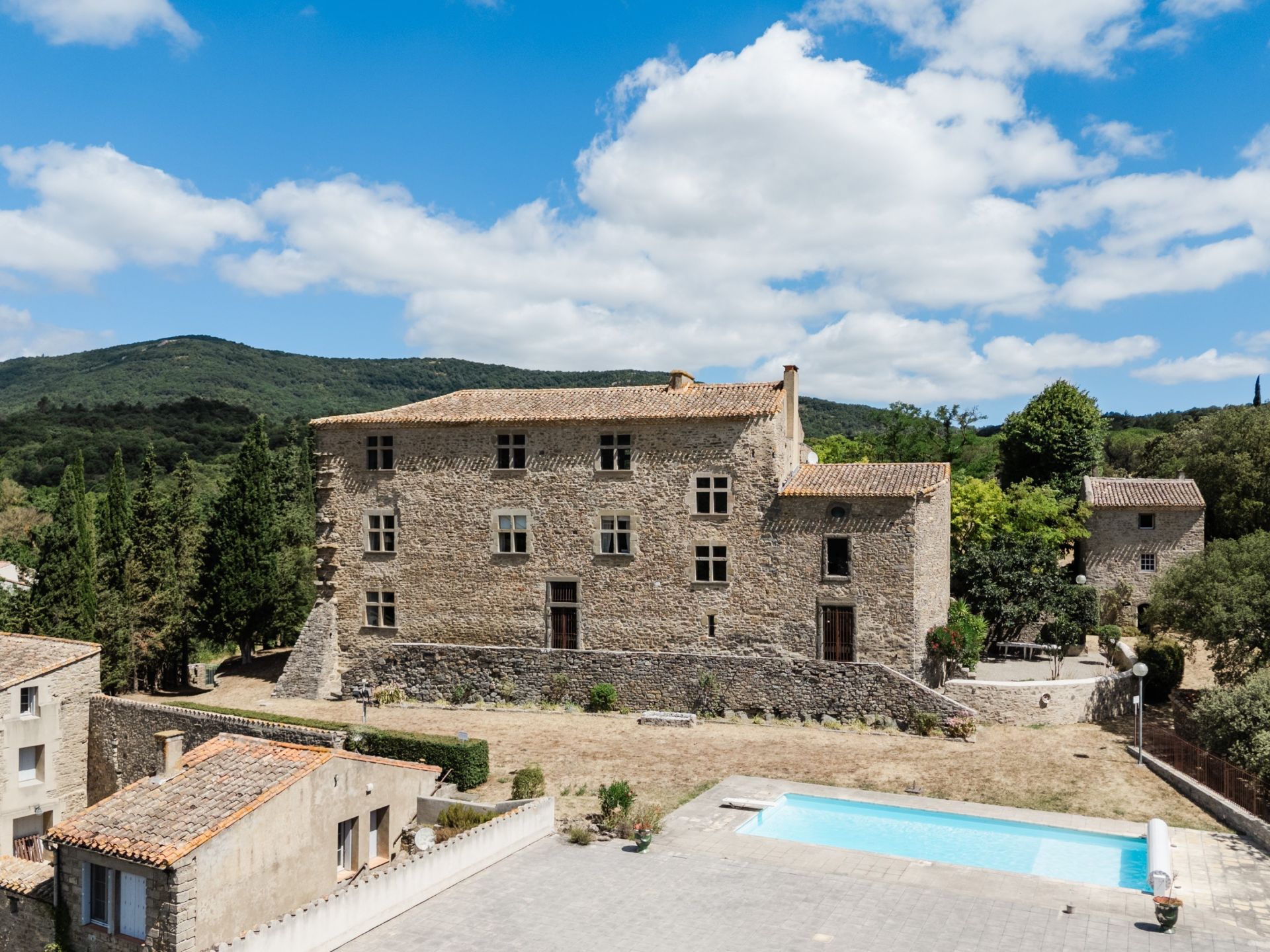 castle 31 Rooms for sale on CARCASSONNE (11000)
