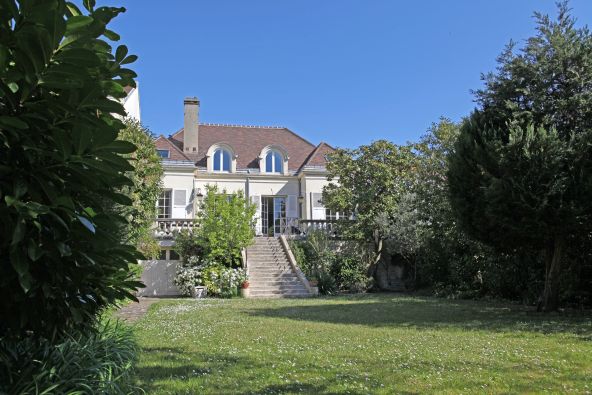 Sale Luxury house Saint-Cloud 10 Rooms 350 m²