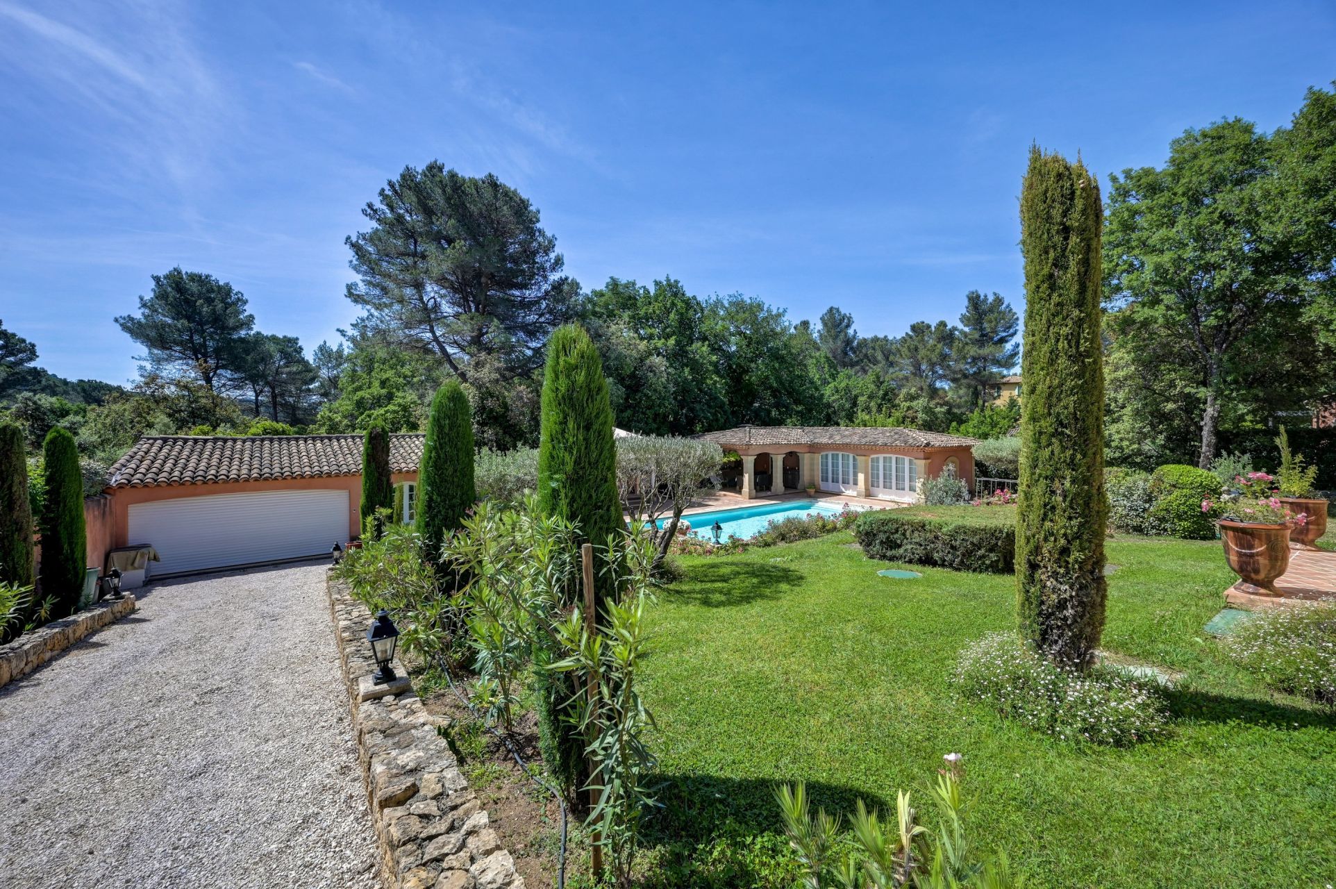 luxury house 7 Rooms for sale on ST MARC JAUMEGARDE (13100)