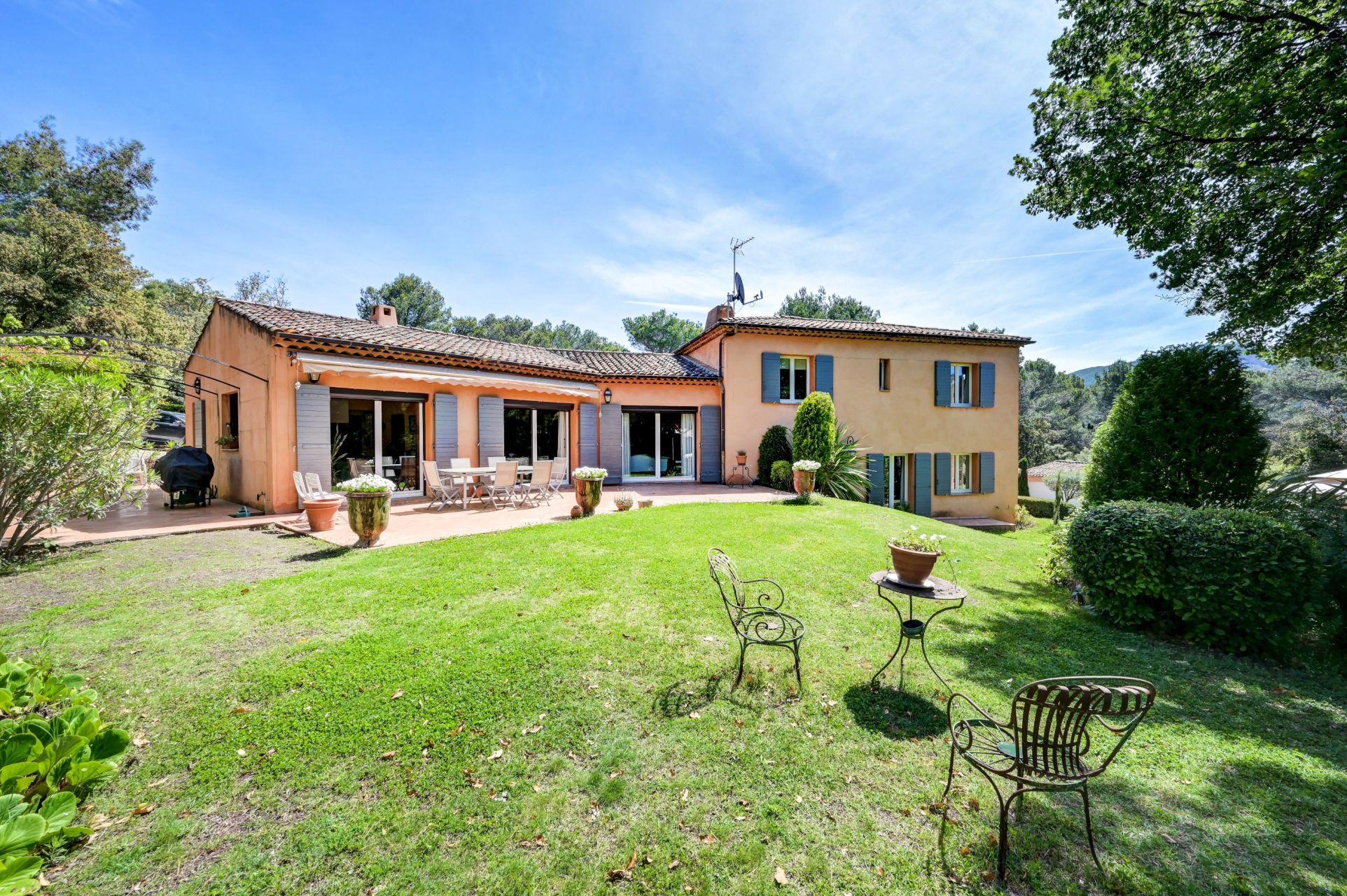 luxury house 7 Rooms for sale on ST MARC JAUMEGARDE (13100)